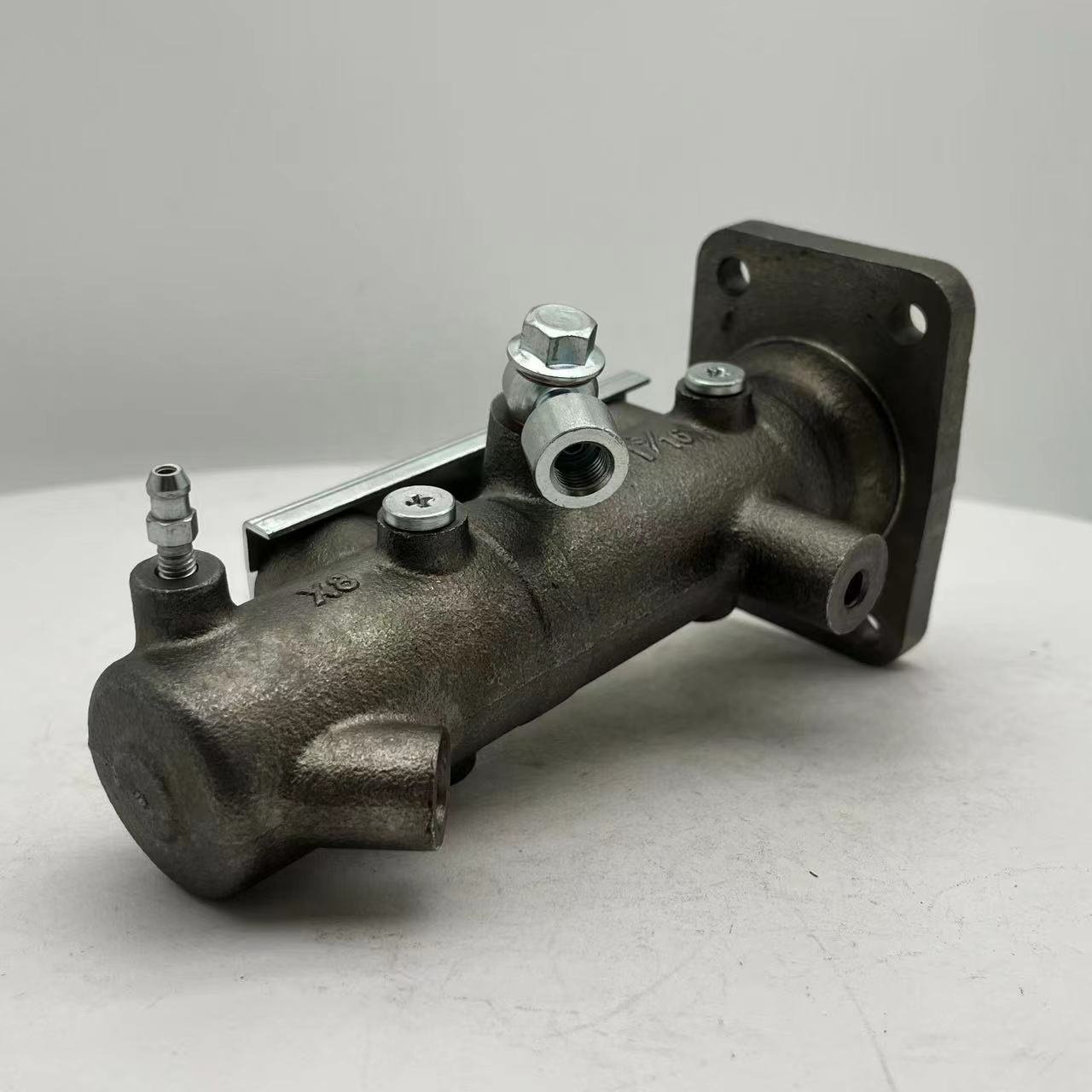 High Quality Brake Master Cylinder Brake Pump W620-43-400 W620-43-61Z for MAZDA