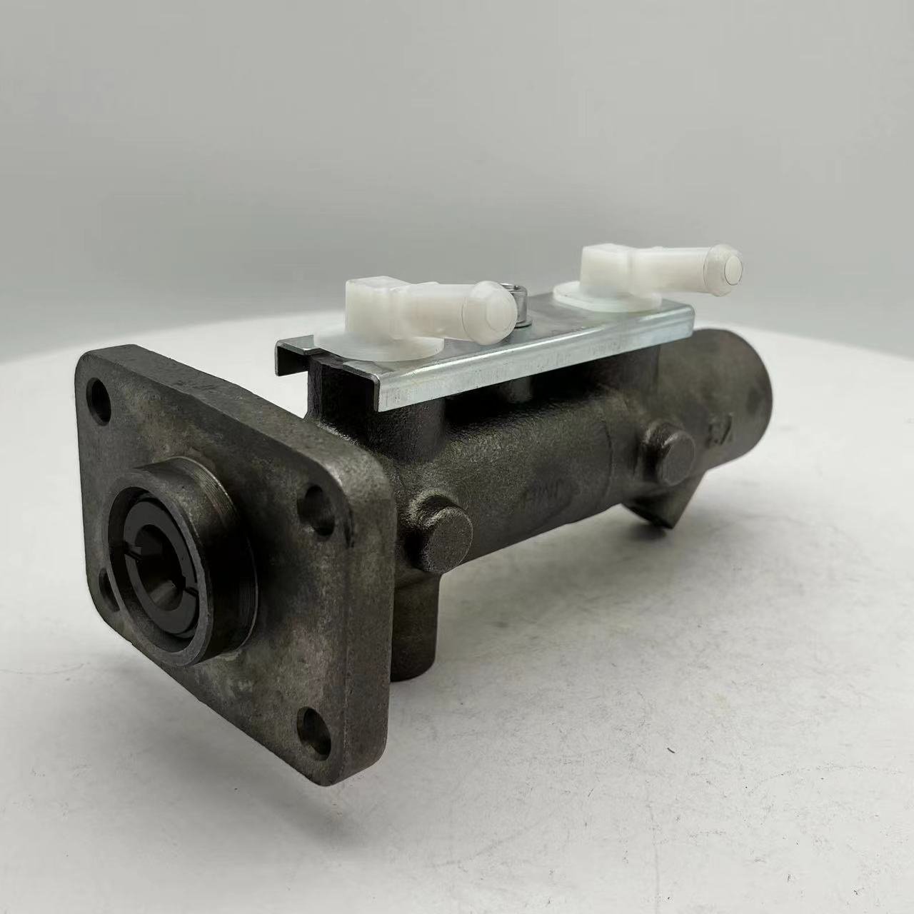 High Quality Brake Master Cylinder Brake Pump W620-43-400 W620-43-61Z for MAZDA