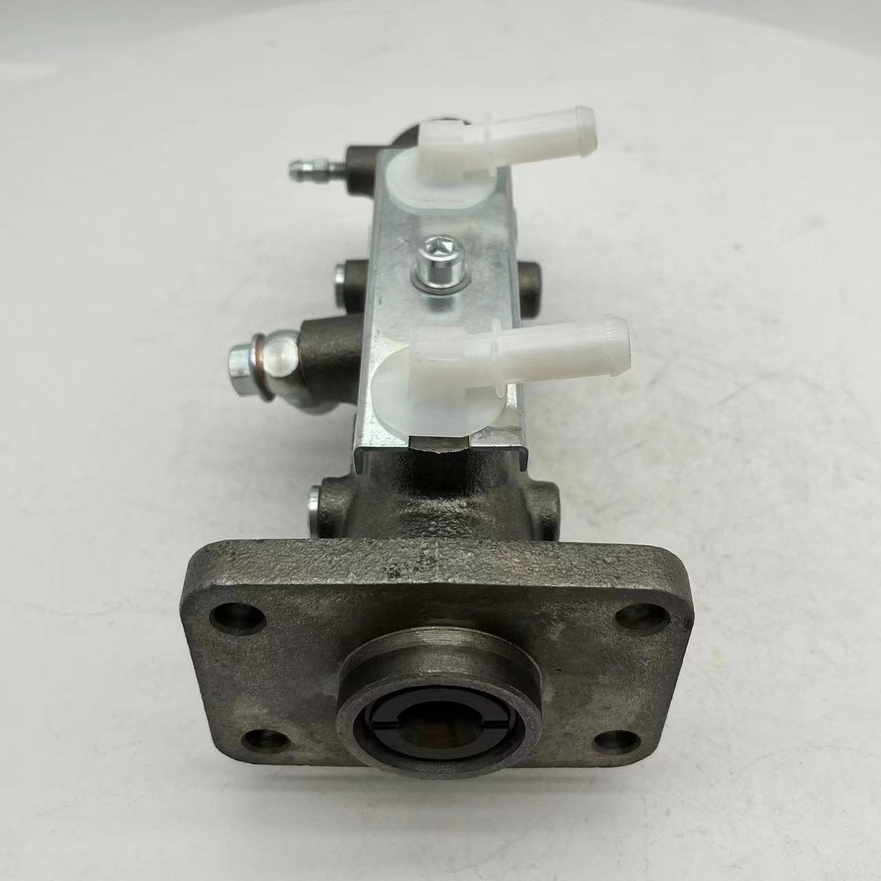 High Quality Brake Master Cylinder Brake Pump W620-43-400 W620-43-61Z for MAZDA