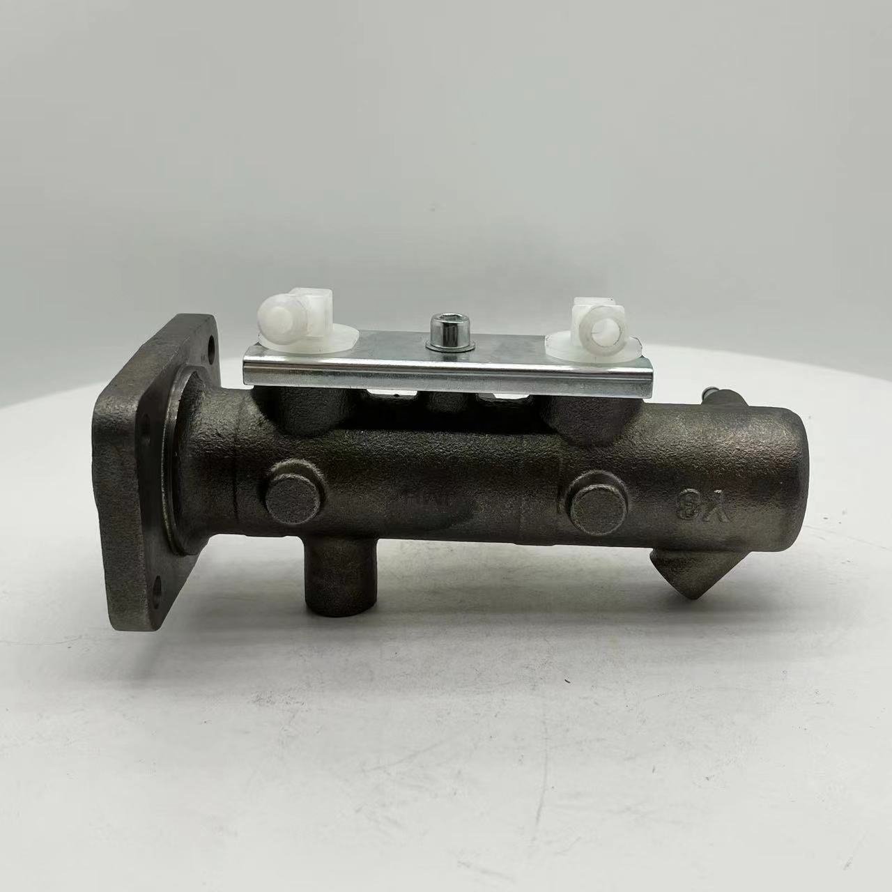 High Quality Brake Master Cylinder Brake Pump W620-43-400 W620-43-61Z for MAZDA