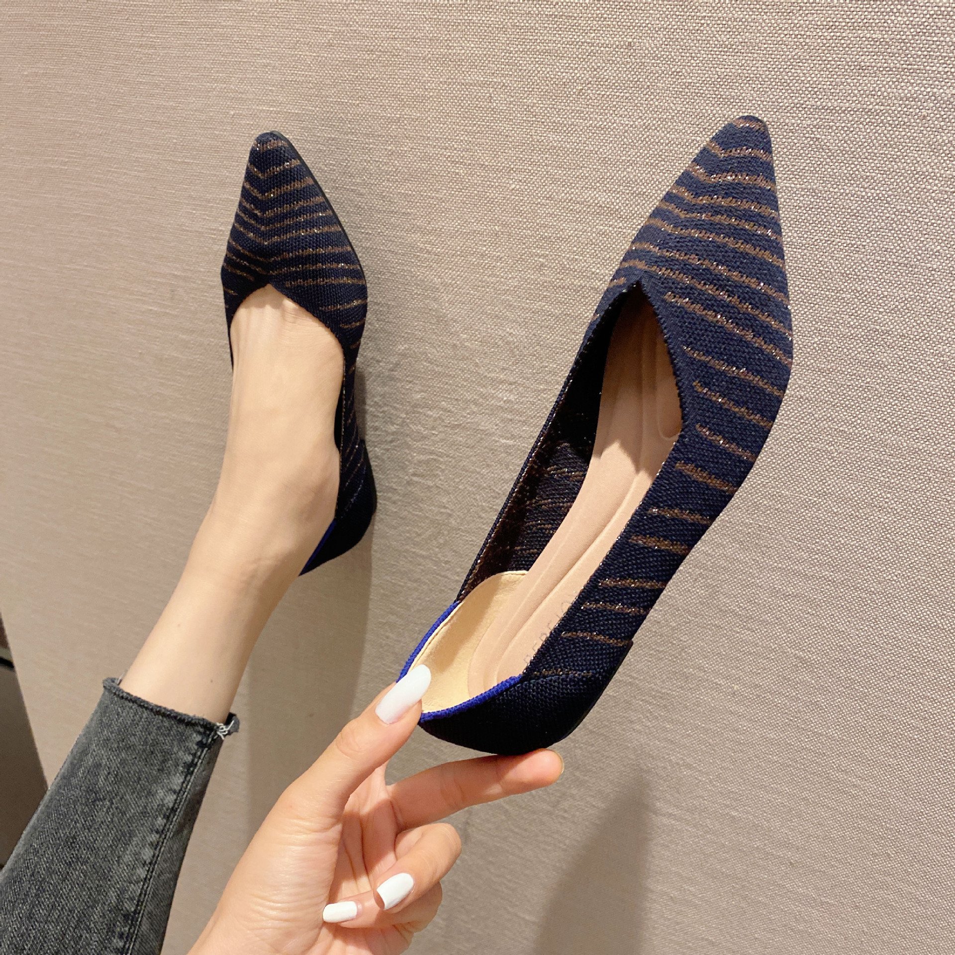 2023 Casual Comfortable Fashion Walking Shoes