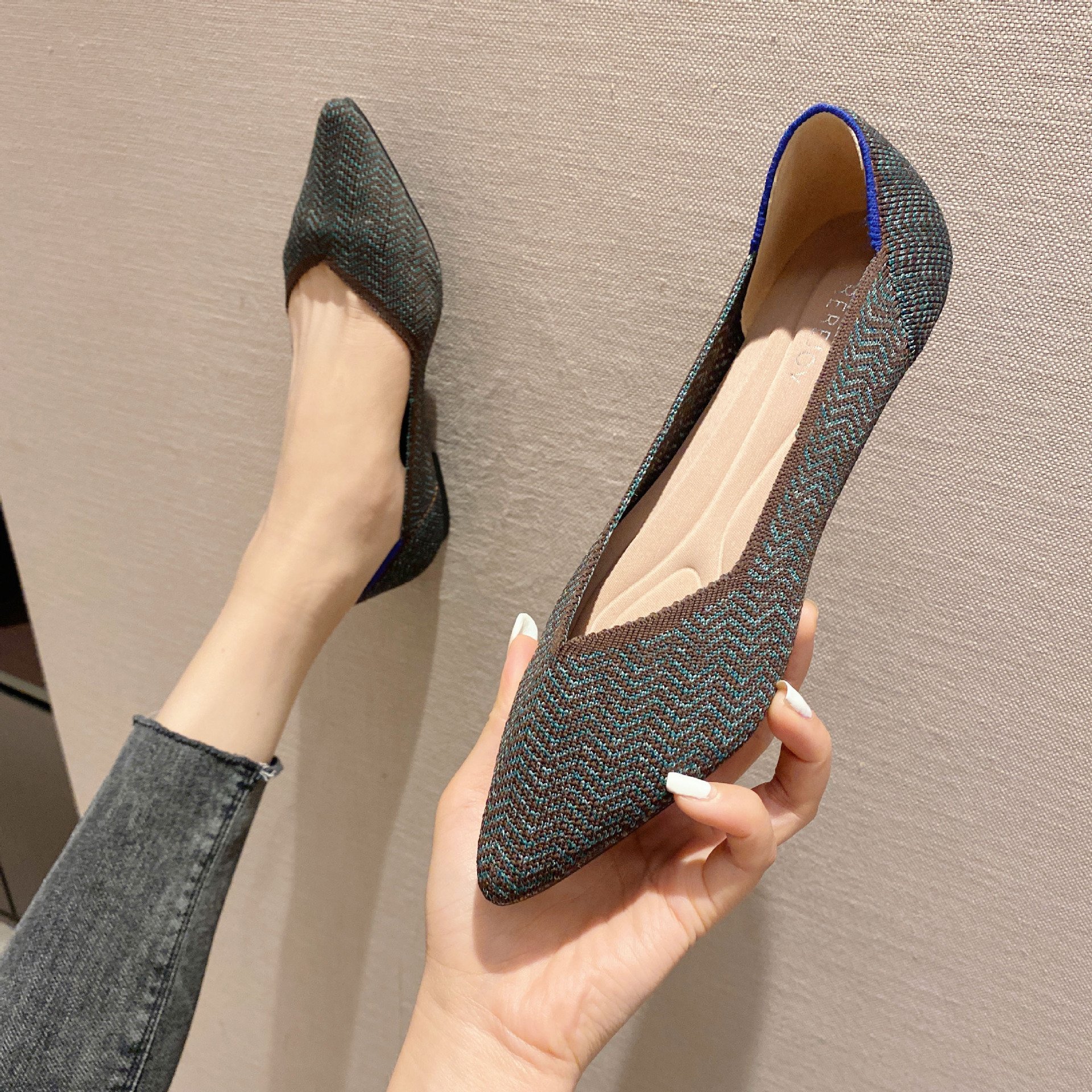 2023 Casual Comfortable Fashion Walking Shoes