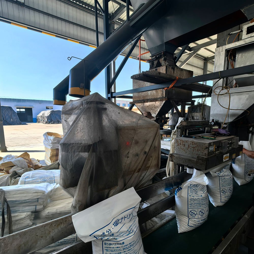 Snow Melting Agent; Antifreeze Solution; Desiccant; Sodium Chloride Road Dust Collector Industrial Grade Melting Snow Salt