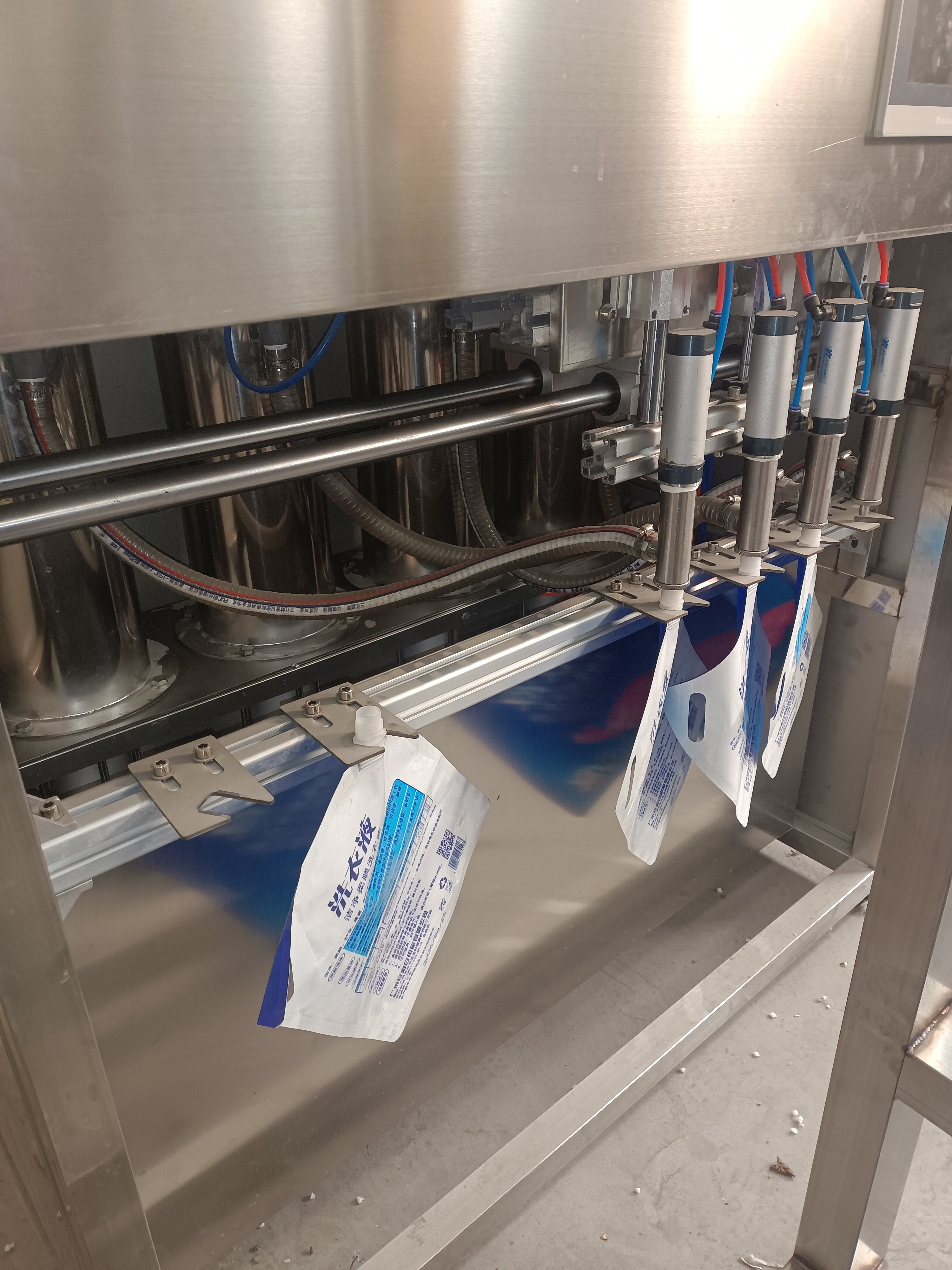 Stainless Steel Mini Pouch Filler Self-Supporting Vertical Bag Liquid Filling Machine Stand Spout Pouch Shampoo Chemical Vial