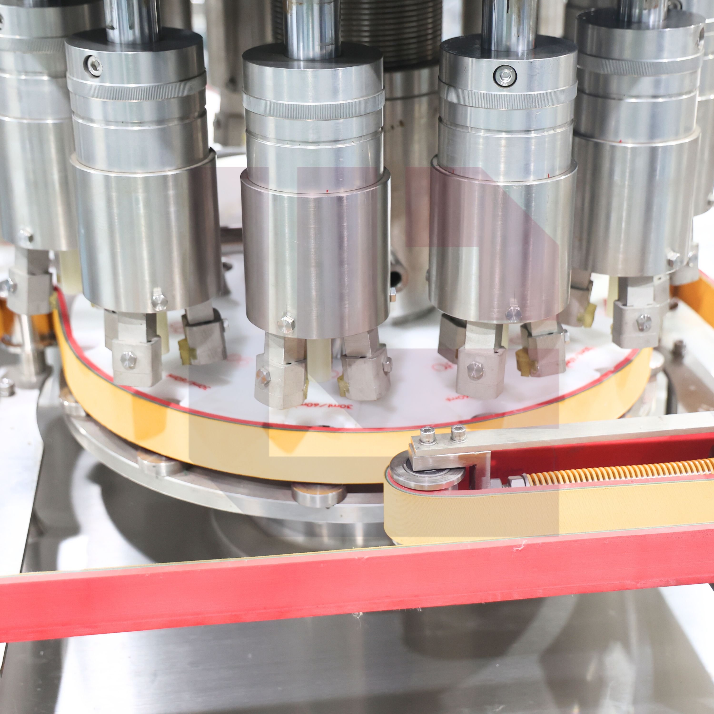 Solidpack Gas Treatment Antifreeze Fluid Full Automatic Servo Motor Oil Filling Machine Bottling Plant