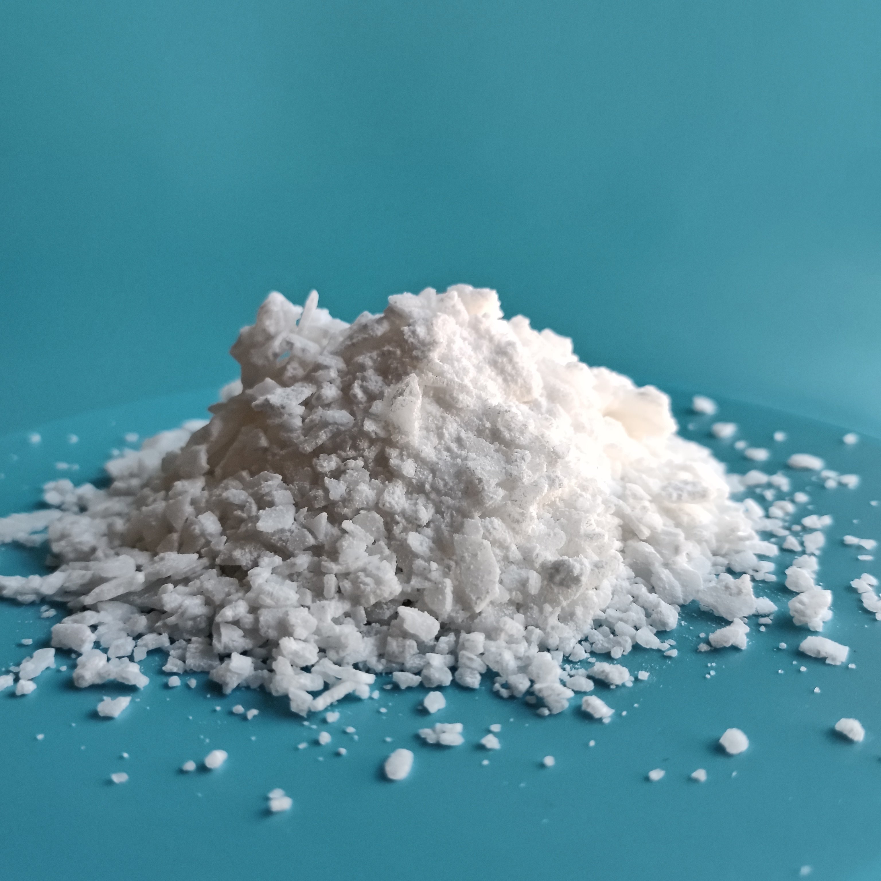Inorganic Chemical Calcium Chloride Flake Dedicated for Antifreeze Liquid Mosture Absorber Snow Removal Snow Melting