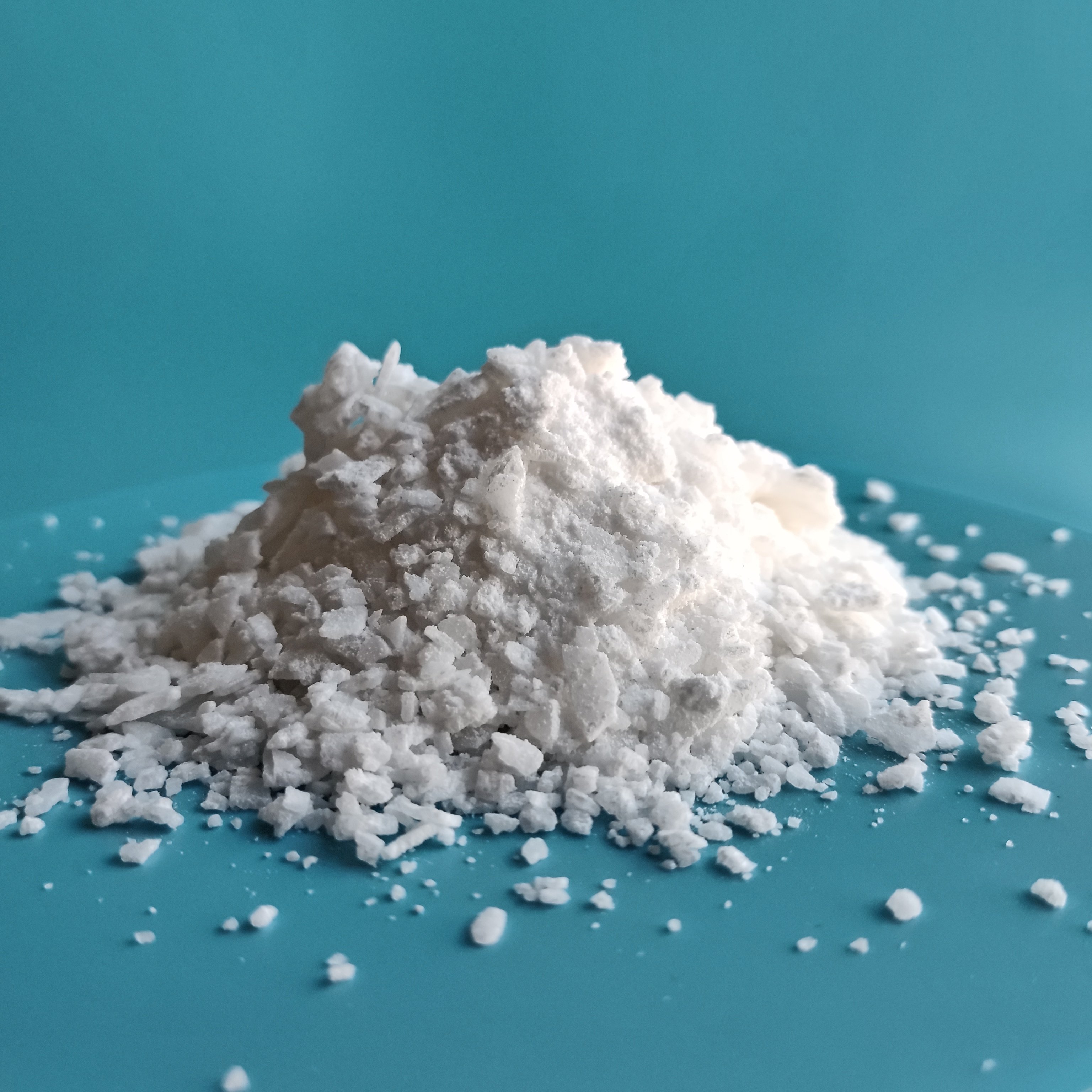 Inorganic Chemical Calcium Chloride Flake Dedicated for Antifreeze Liquid Mosture Absorber Snow Removal Snow Melting