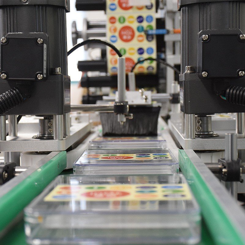 Hot sale top and bottom double-sided labeling machine for Vacuum rice self-adhesive packagingand lunch box packaging labeling