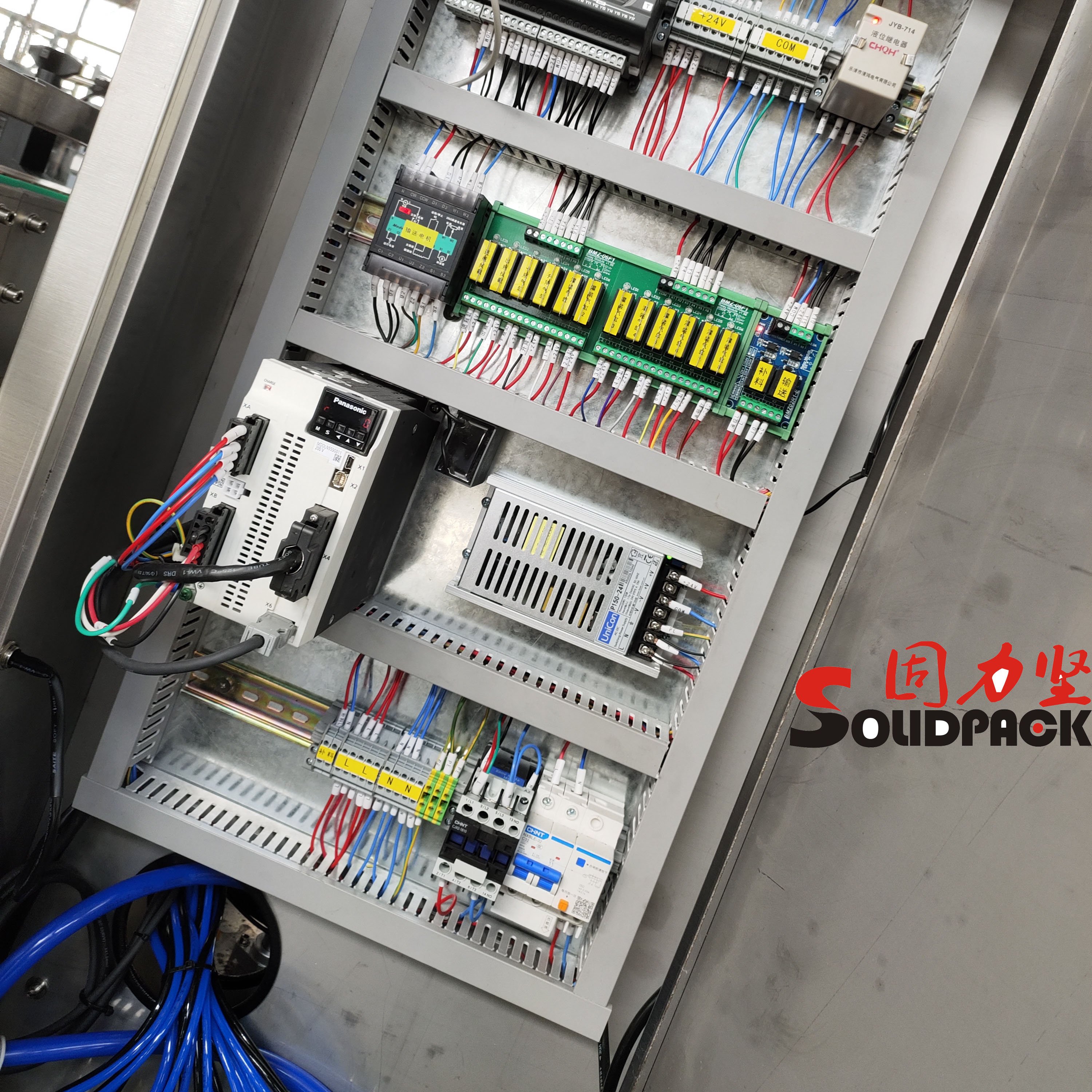 Solidpack Gas Treatment Antifreeze Fluid Full Automatic Servo Motor Oil Filling Machine Bottling Plant
