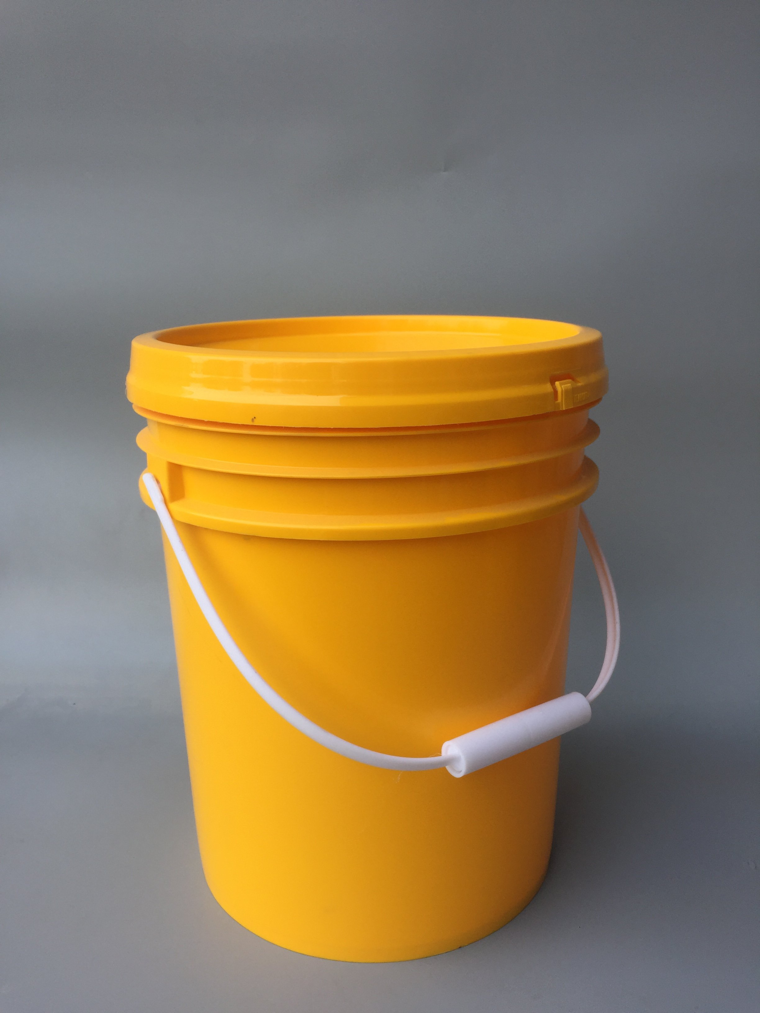 Wholesale Support 18L Food Grade Antifreeze Bucket Plastic Pails for Water Storage