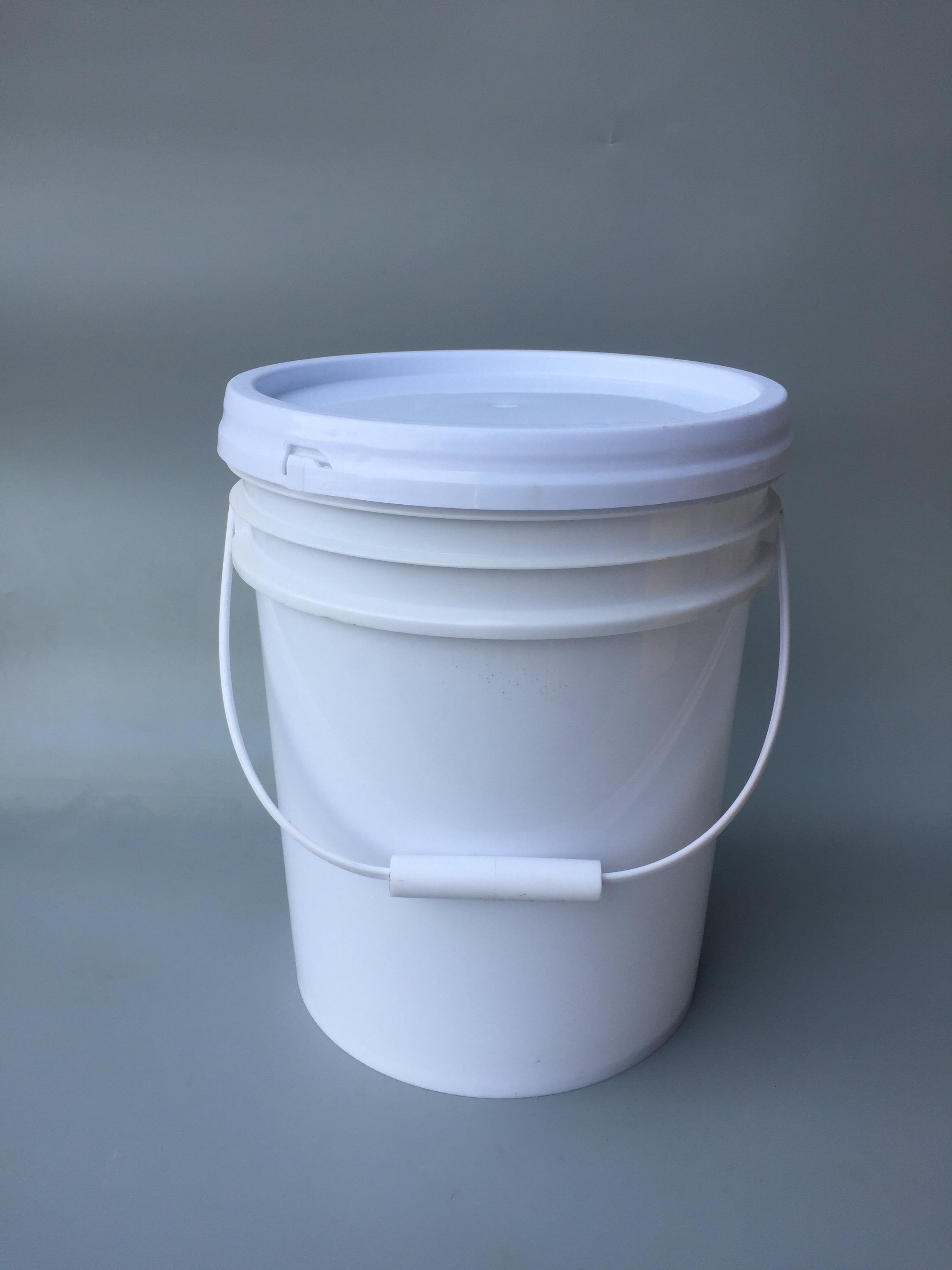 Wholesale Support 18L Food Grade Antifreeze Bucket Plastic Pails for Water Storage
