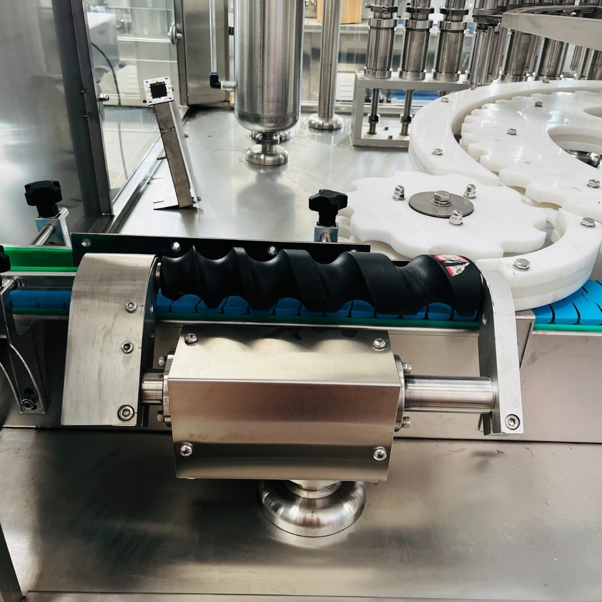 Fully Automatic Antifreeze Liquid Filling Machine Adblue Bottling Machine Liquid Fertilizer Packaging Machine