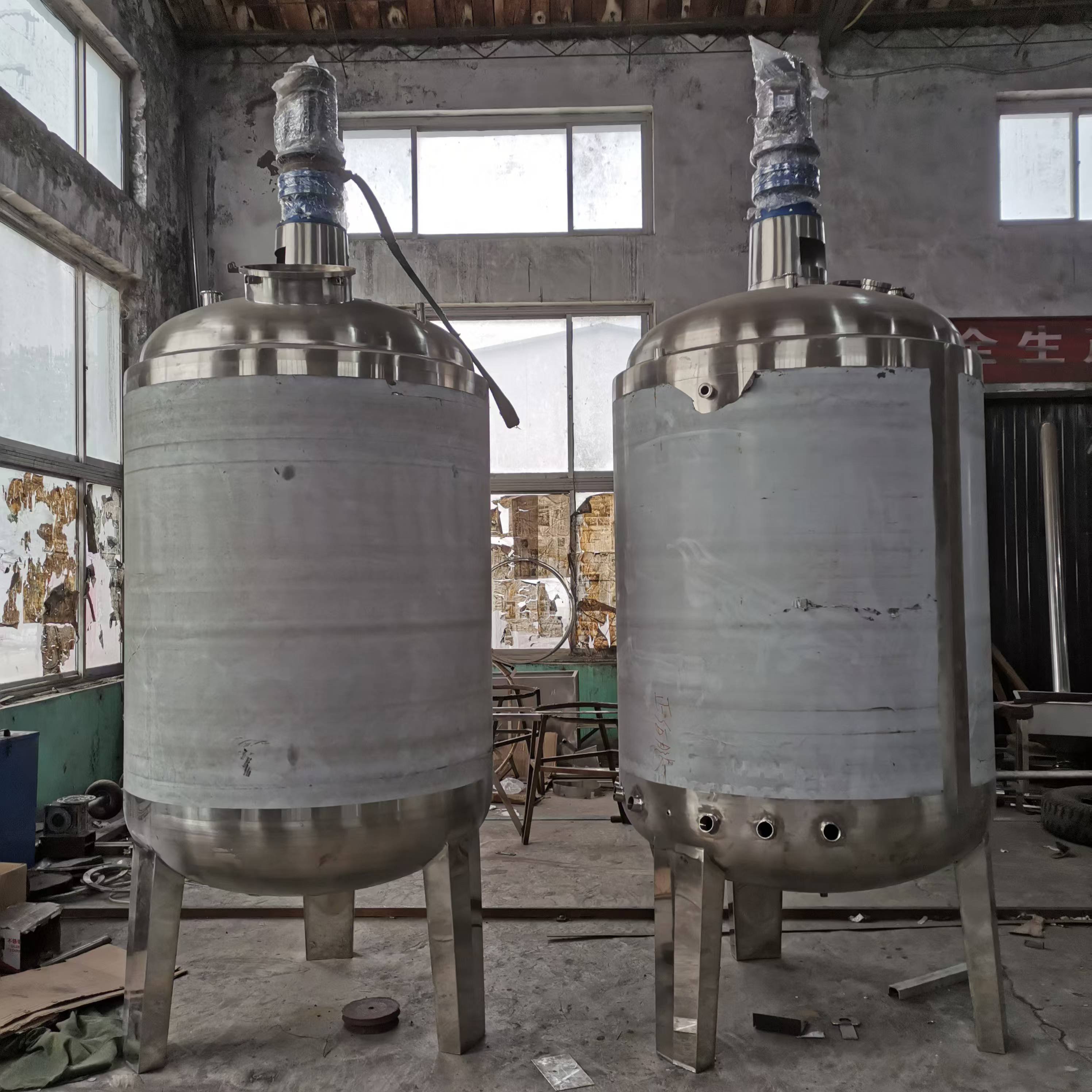 Custom Made Propeller Driven Horizontal Food-Grade Liquids Mixing Tank Modern Latest Design Milk Beverage Carbonated Beverage