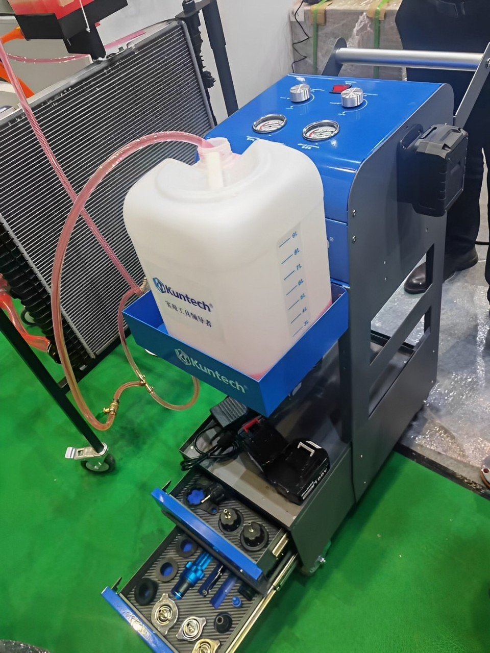 KT6260 for Different Models of Electric Coolant Replacement Equipment with Tool Car with a 40-piece Set of tank Adapters