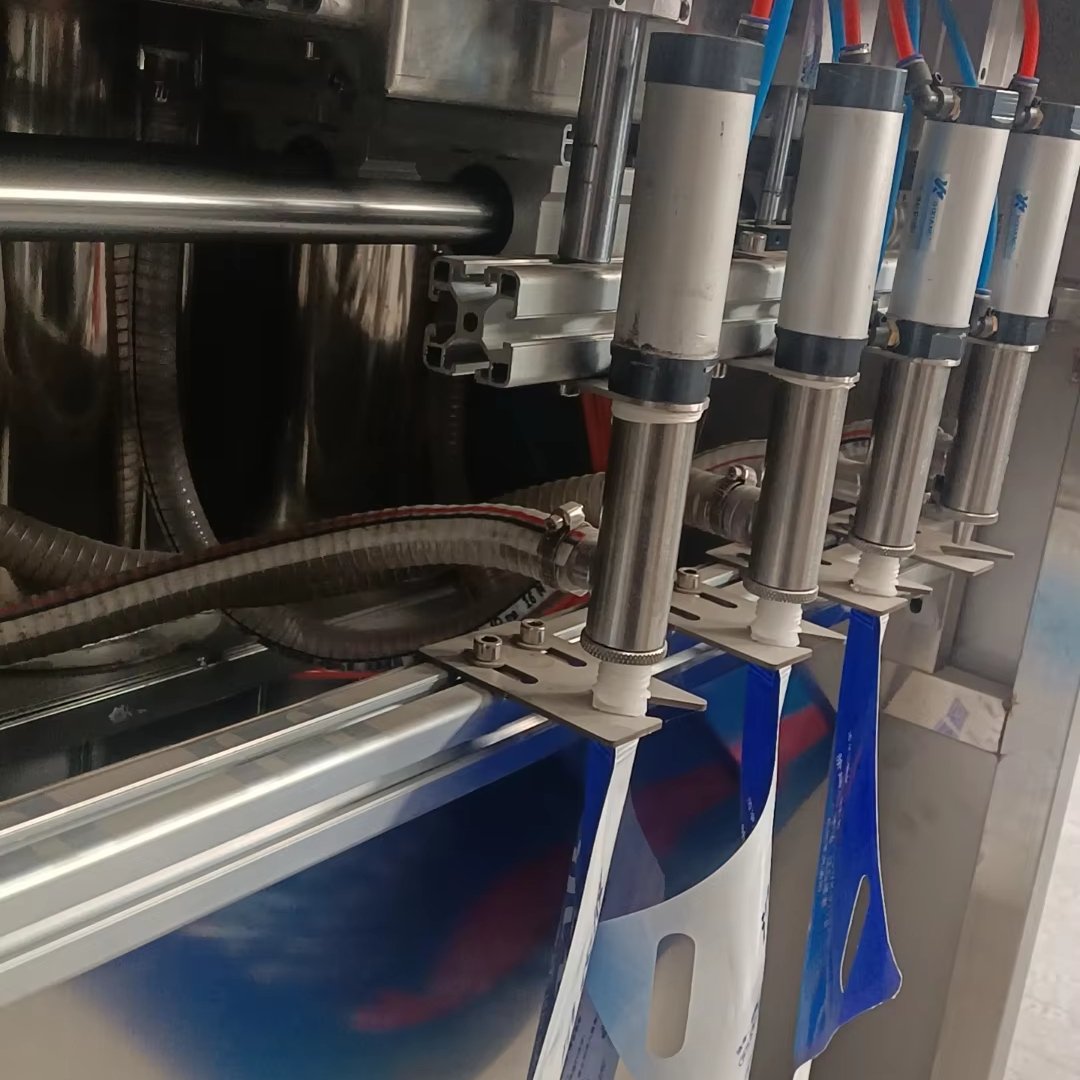 Semi-Automatic Juice Milk Stand Bag Filling Machine Self-Suction Energy Saving Features Quantitative Viscous Liquids Tubes