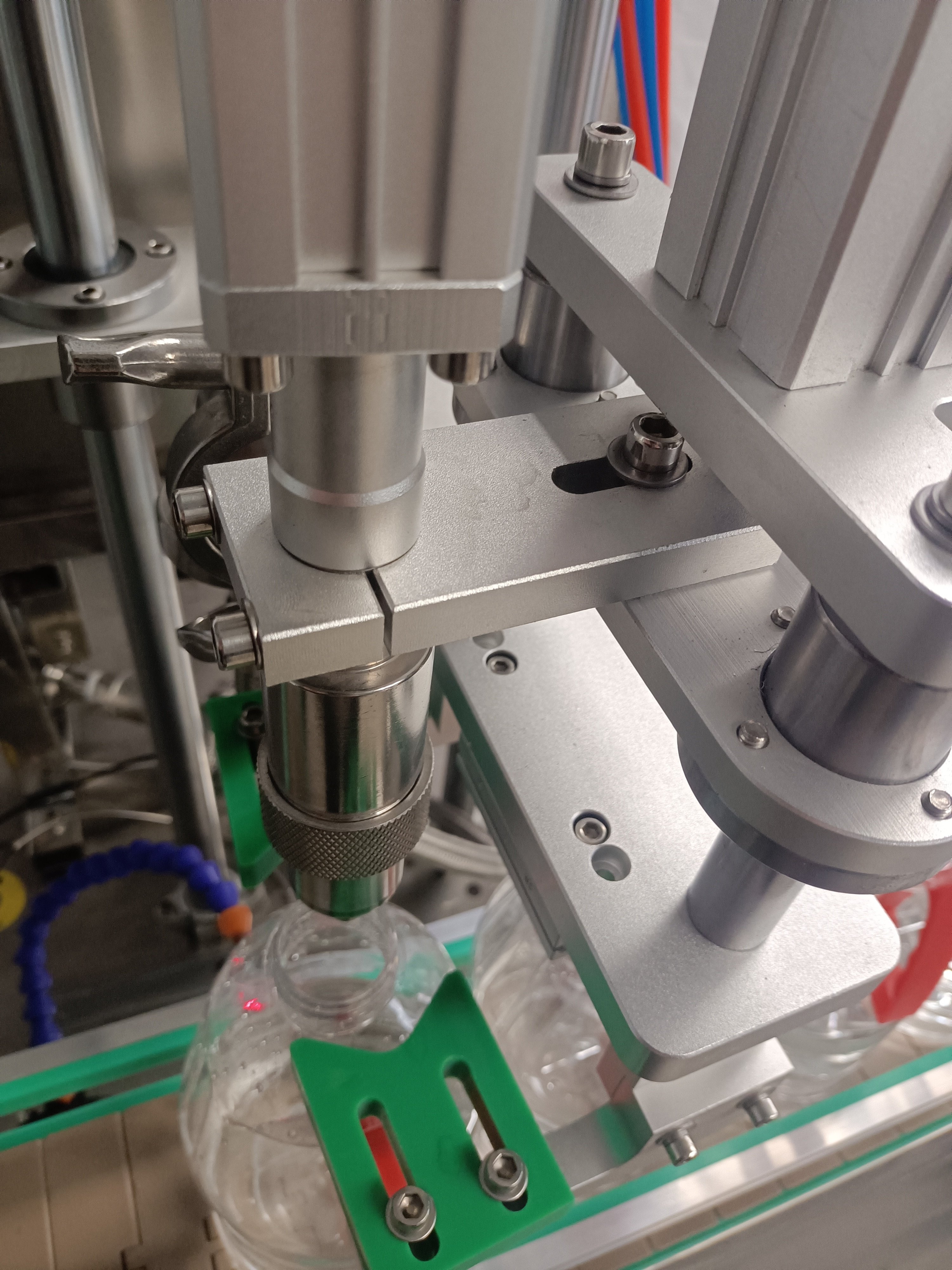 High Quality Precision Filling Labeling Machine for Bottles for Chemical Industry for Beverages Shampoo Glue