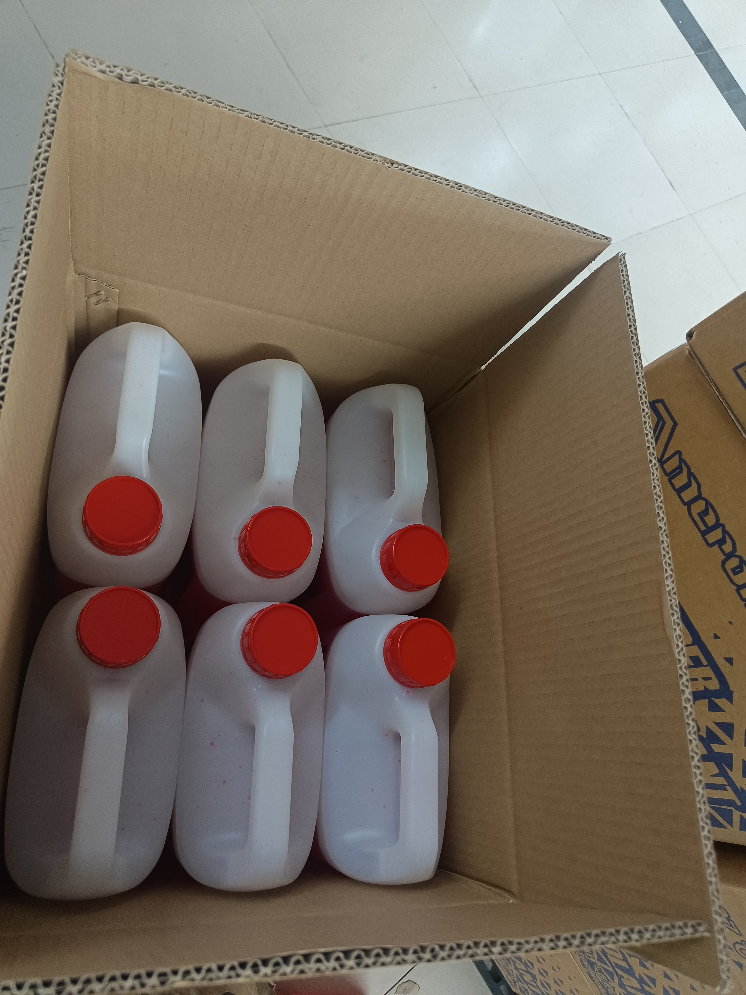 Blue and Red Ethylene Glycol Antifreeze Radiator Coolant Car Coolant