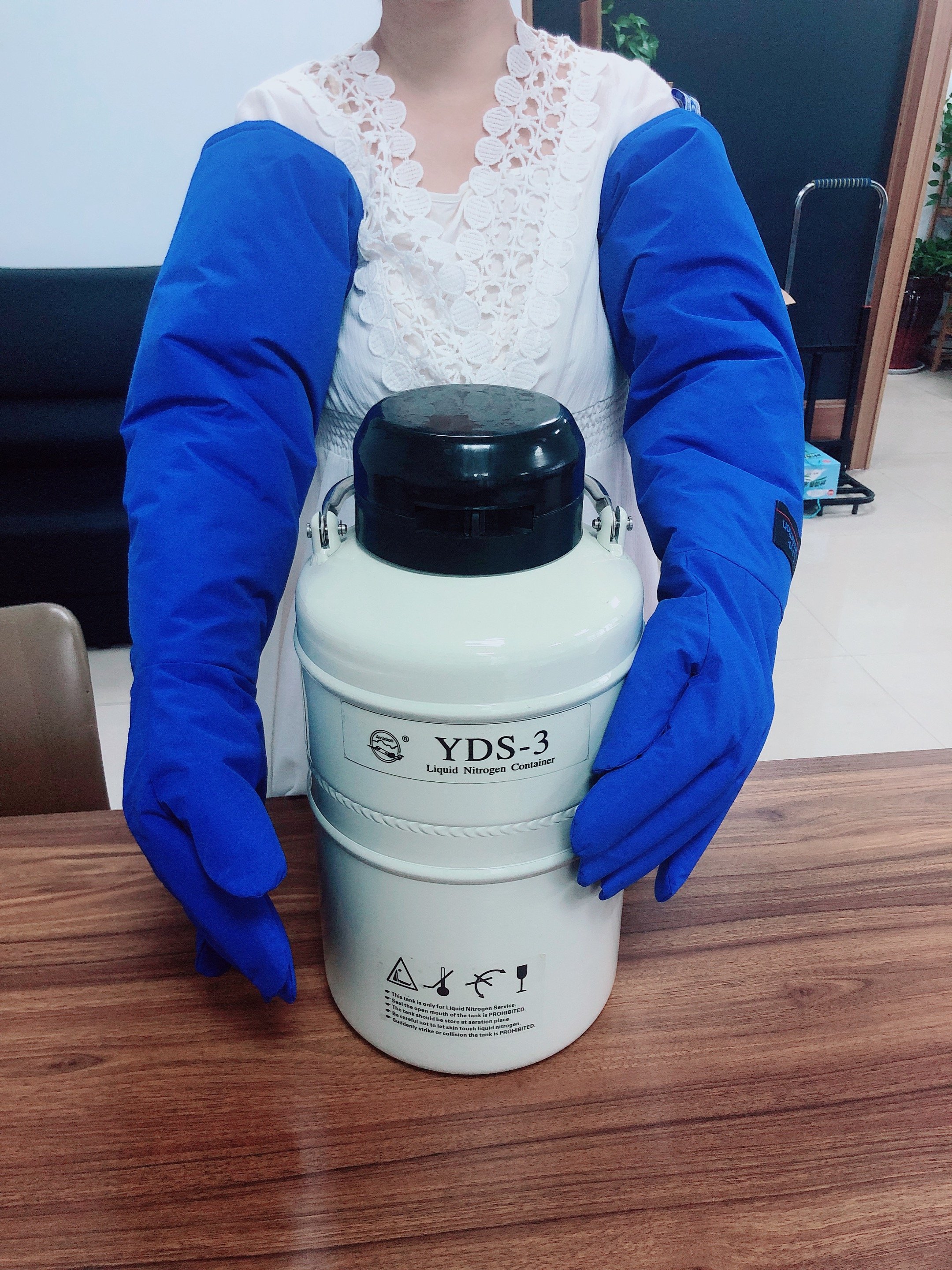 Liquid Nitrogen Apron Waterproof Antifreeze Refrigerated and Warm Apron Overalls
