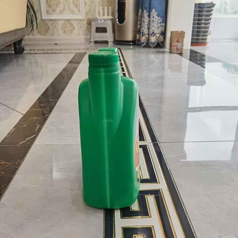 Wholesale 4 Liter Antifreeze Barrel with Double Handle Factory-in-stock 4L Sealed Plastic Square Shape Thickened 4L Oil Barrel