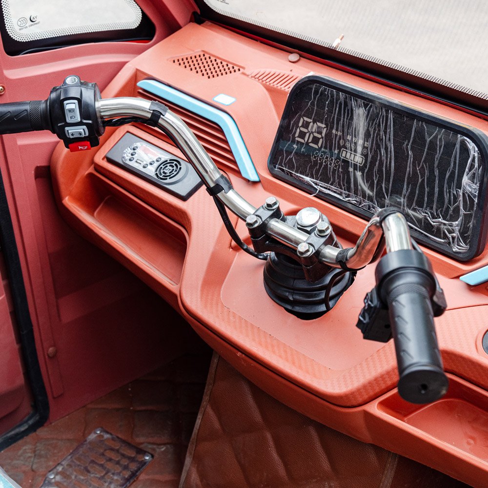 3 Wheel Electric Tuk Tuk Small Electric Mototaxi in Thailand Electric Bike Taxi Bajaj Auto Rickshaw Electric Passenger Tricycle