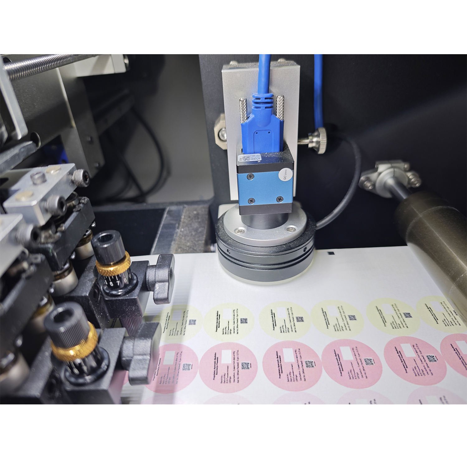 Printing Media PET, PVC, PP, BOPP Cutting Paper Machine Sticker Roll to Sheet A4 Paper Cutting Machine