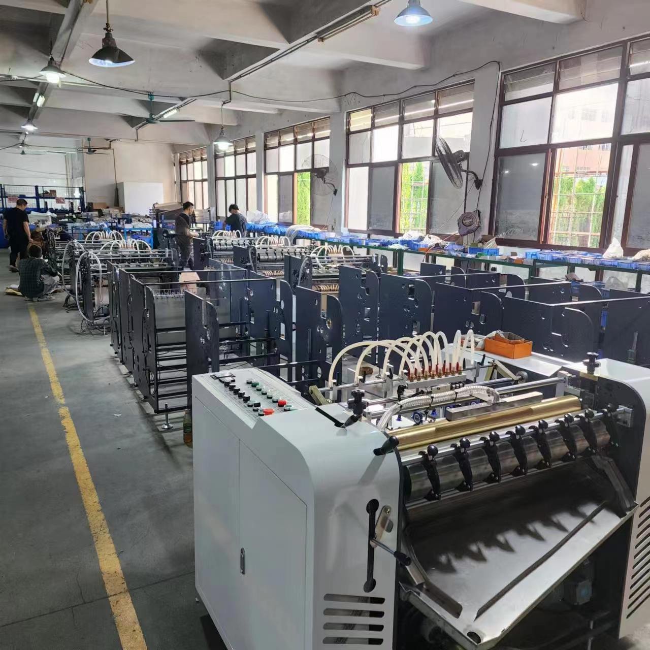 Hardcover and Rigid Box Making Machine Auto Gluing and Feeding Paper Sheet for Gift Box Jewelry Box