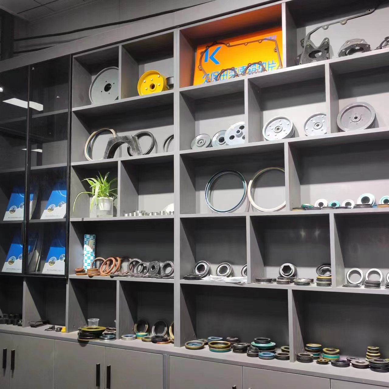 Hot Sale NBR Material Professional Factory Use for Pump Auto TC Oil Seal32/35*52/55/62/80*5/10/12