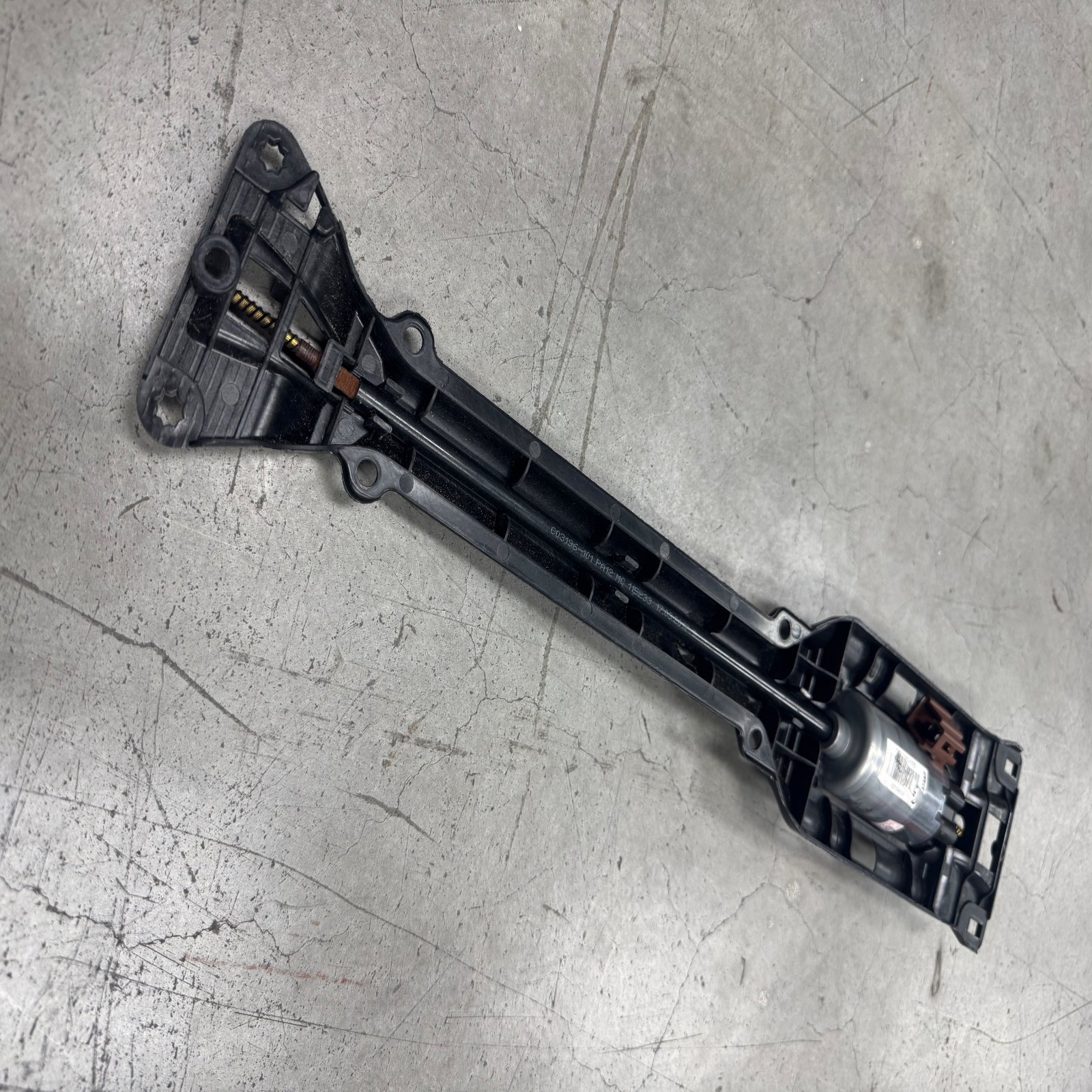 The classic high-quality E- W213 front left and right seat adjustment electric motor fixed bracket drive shaft forMercedes-Benz