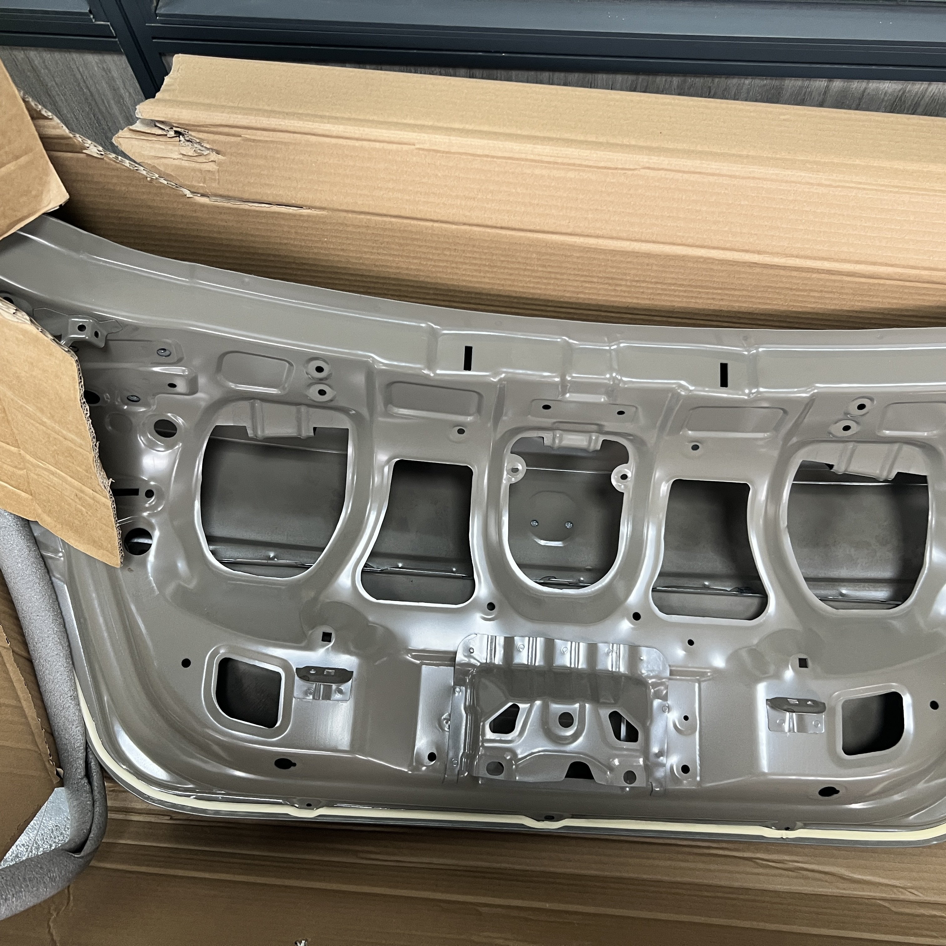 High Quality Auto Parts Wholesale Genuine Original RX8 OE Number 10362053 Car Tailgate