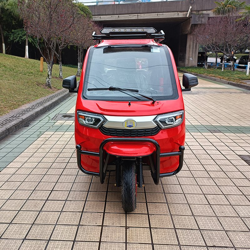 Enclosed Chinese Three Wheel Two Seater Gasoline Tricycle Handicapped Tricycle