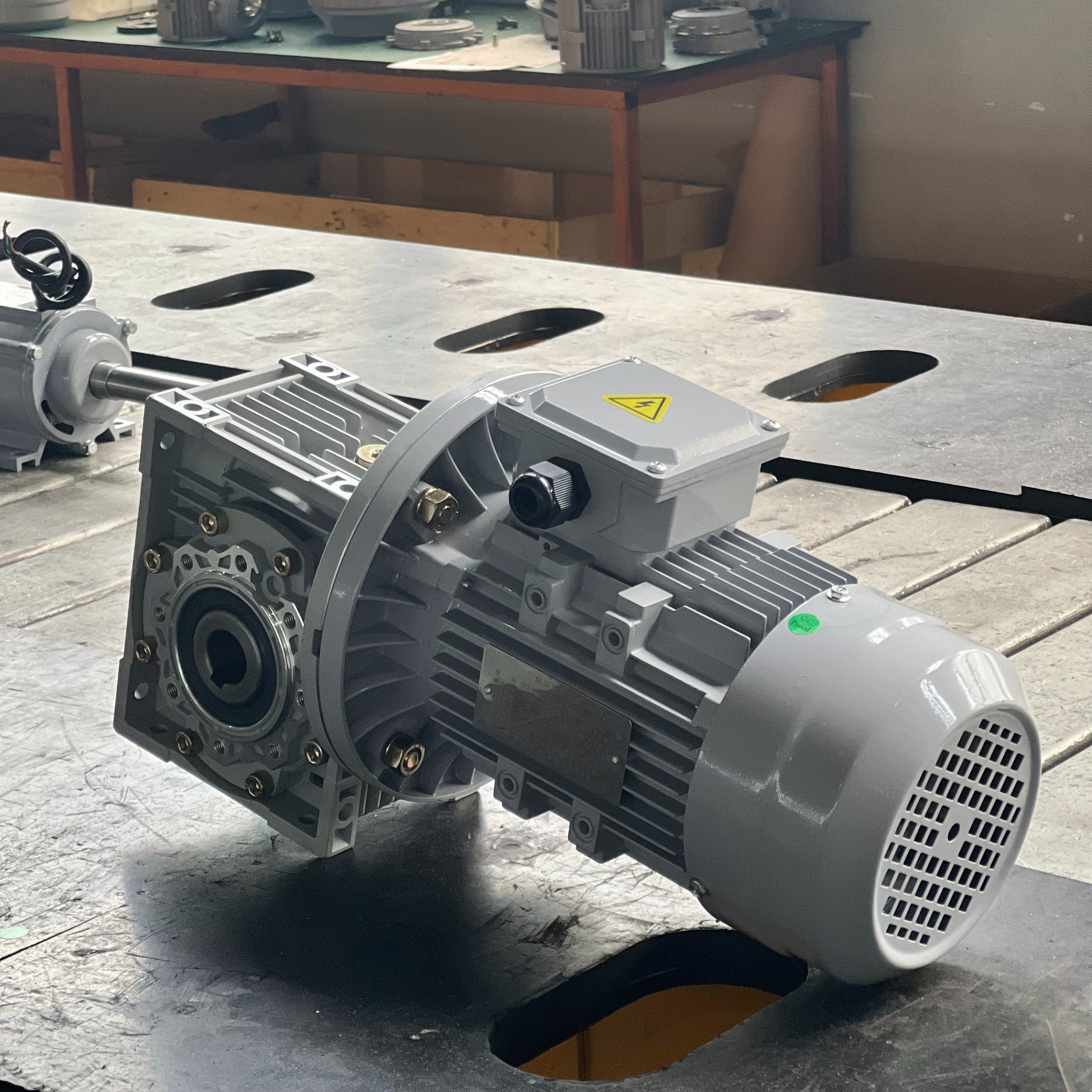 1hp 0.75kw Vertical Installation Type Straight Gear Reducer Motor High Torque 3 Phase 220v 380v Gear Motor