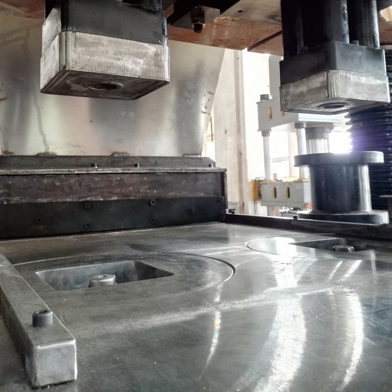 400 Ton Hydraulic Press Animal Licking Salt Block Making Press Machine