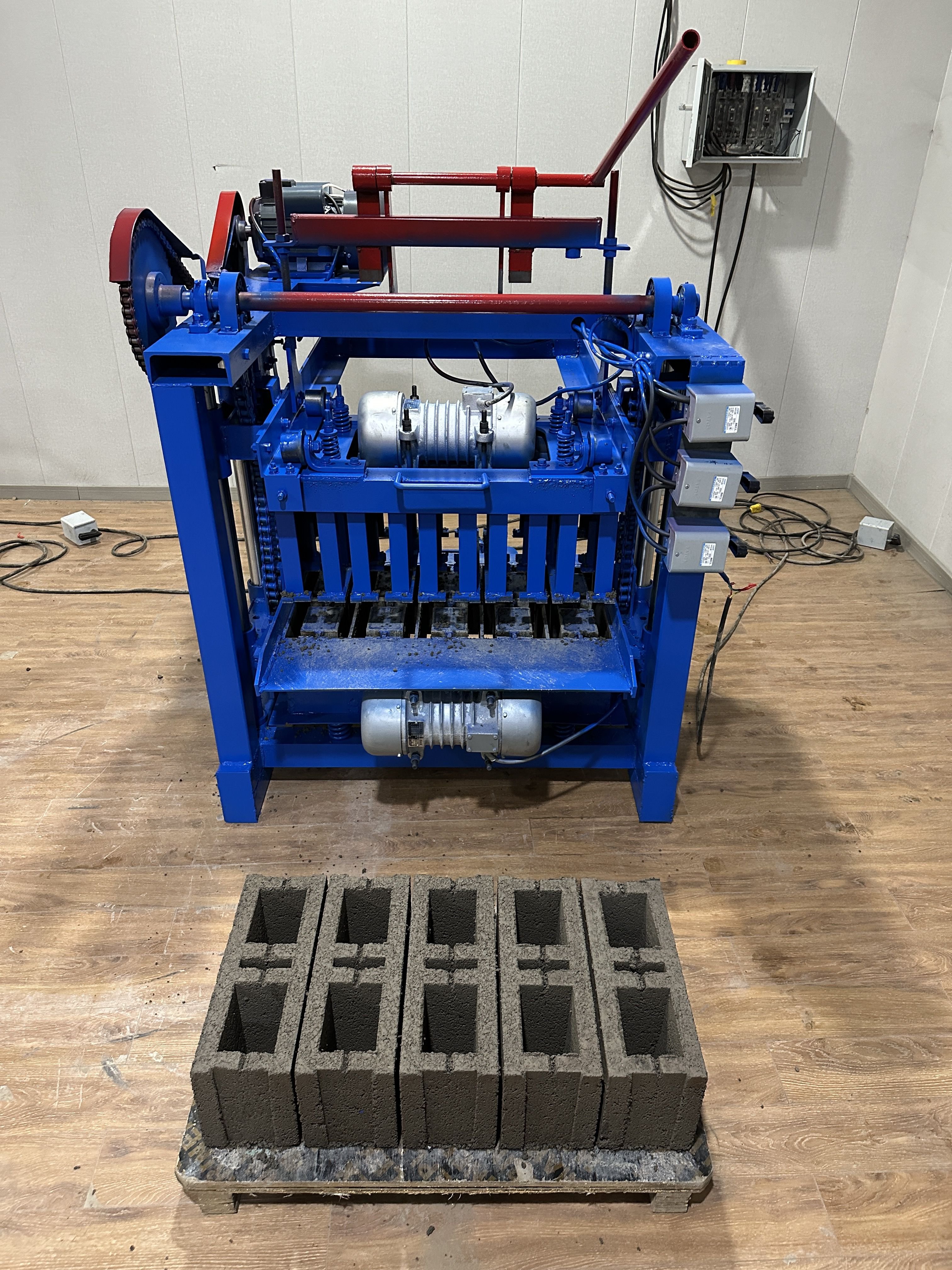 Kenya's Best-selling Semi-automatic Cement Brick Making Machine Is a Fast and Multifunctional Brick Making Machine