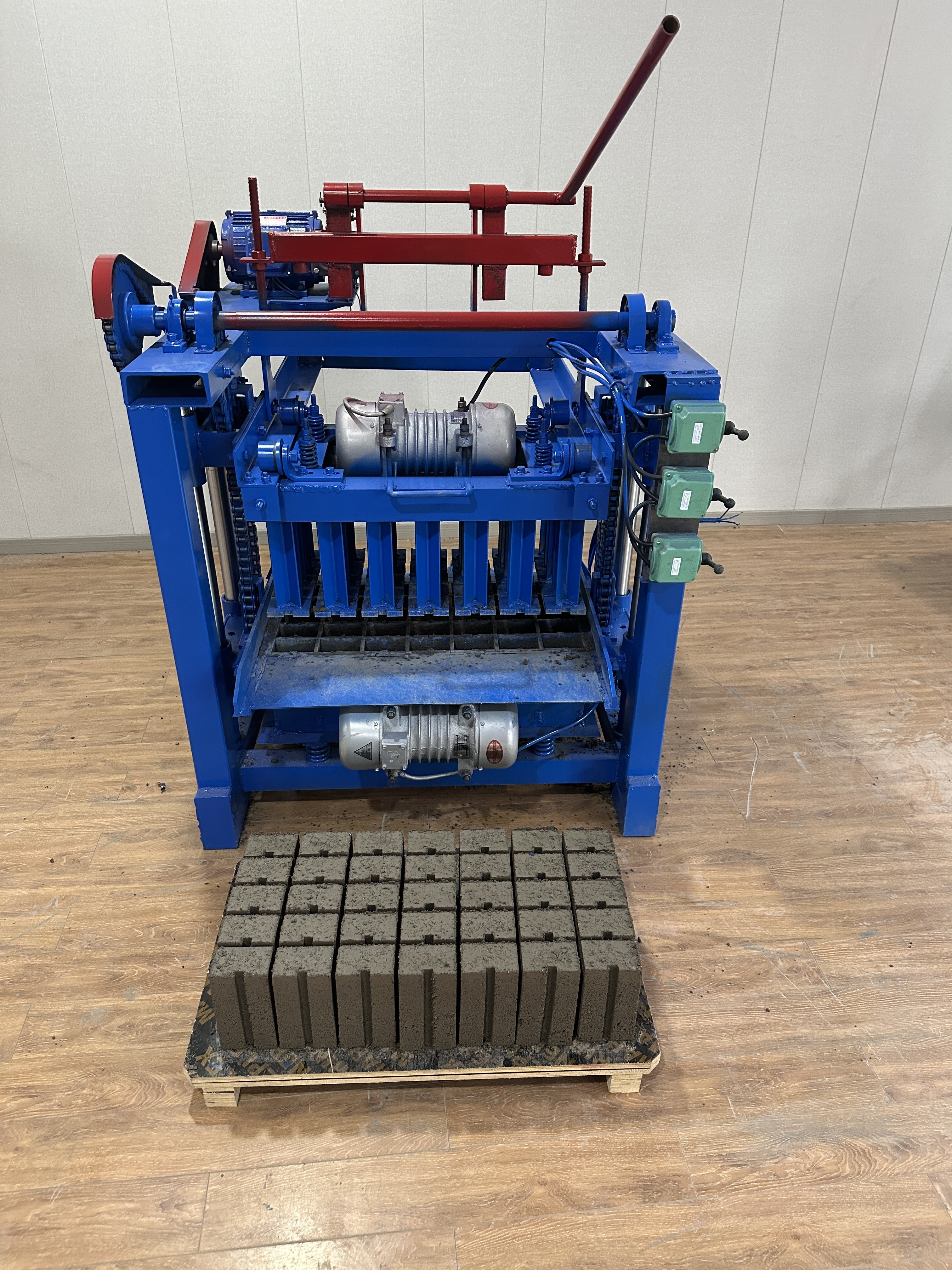 Kenya's Best-selling Semi-automatic Cement Brick Making Machine Is a Fast and Multifunctional Brick Making Machine