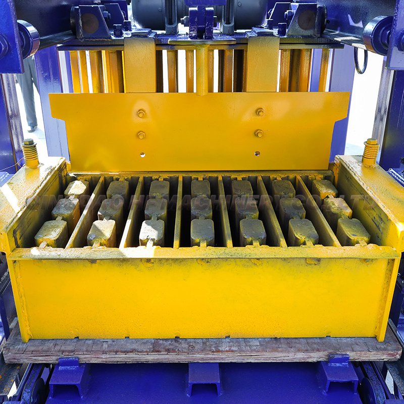 Qt4-26 Brick Machine Making Semi-automatic Machines Concrete in South Africa Engine Block Machine
