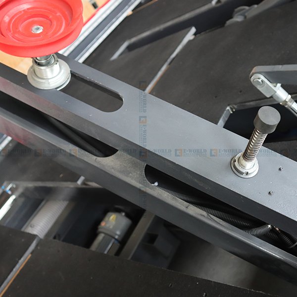 Factory Customize Automatic Flat Mirror Glass Cutting Loading Table CNC Glass Cutter Machine for Cutting Shape Glass