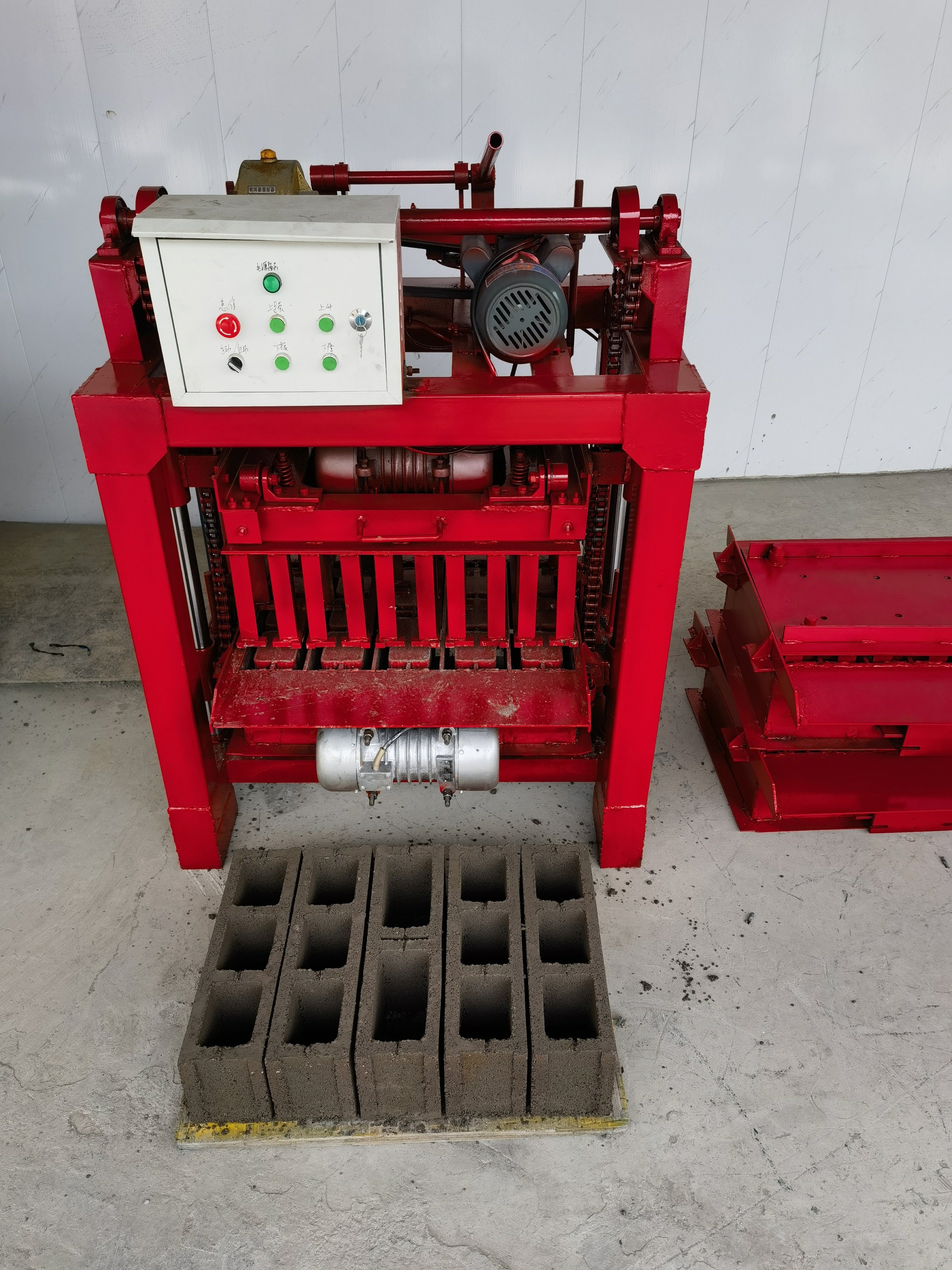 Multifunctional Semi-automatic KM4-35B Concrete Block Brick Machine Produce 400-200-200mm LWH Hollow Brick Cement Brick Machine