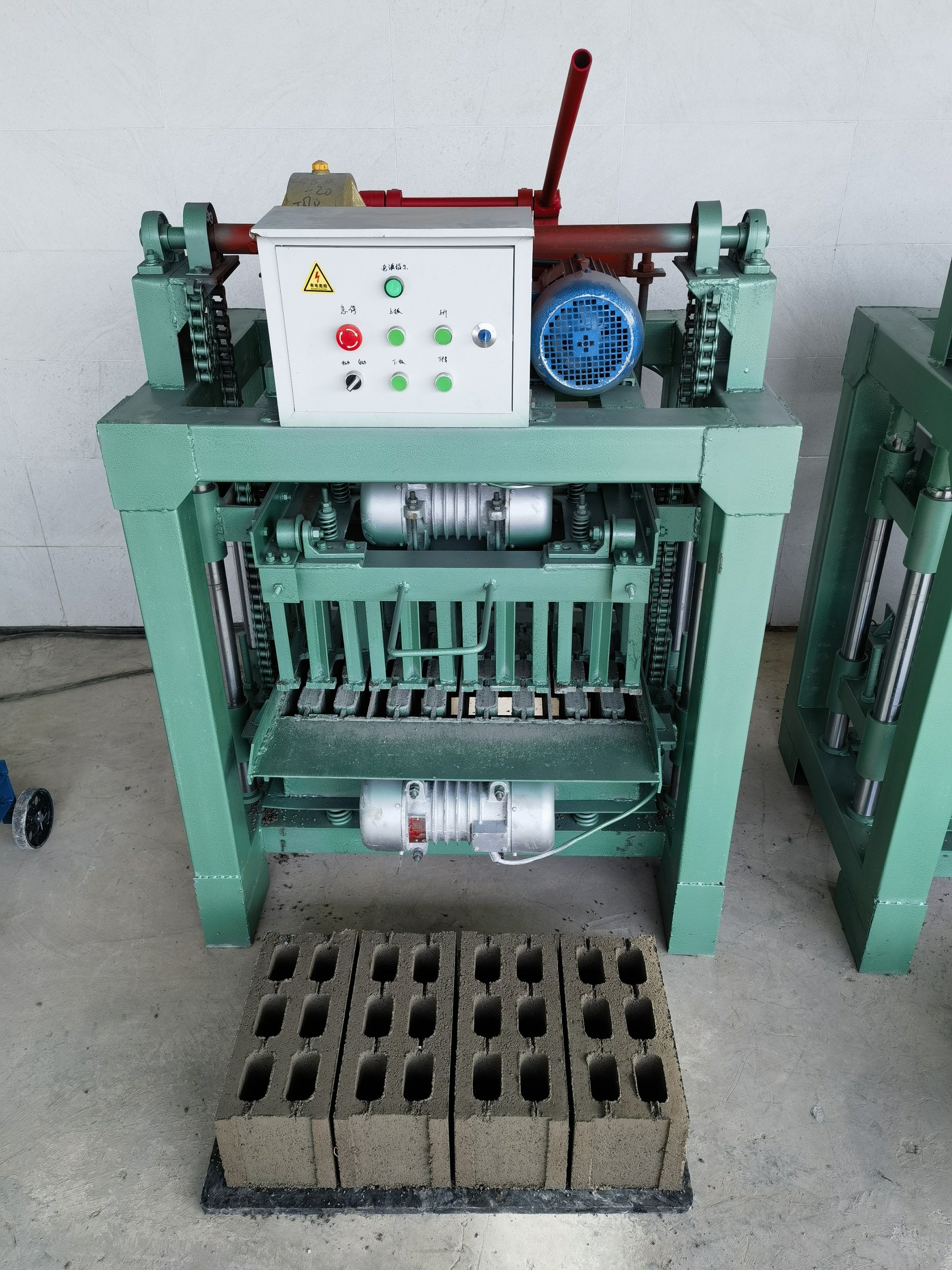 Multifunctional Semi-automatic KM4-35B Concrete Block Brick Machine Produce 400-200-200mm LWH Hollow Brick Cement Brick Machine