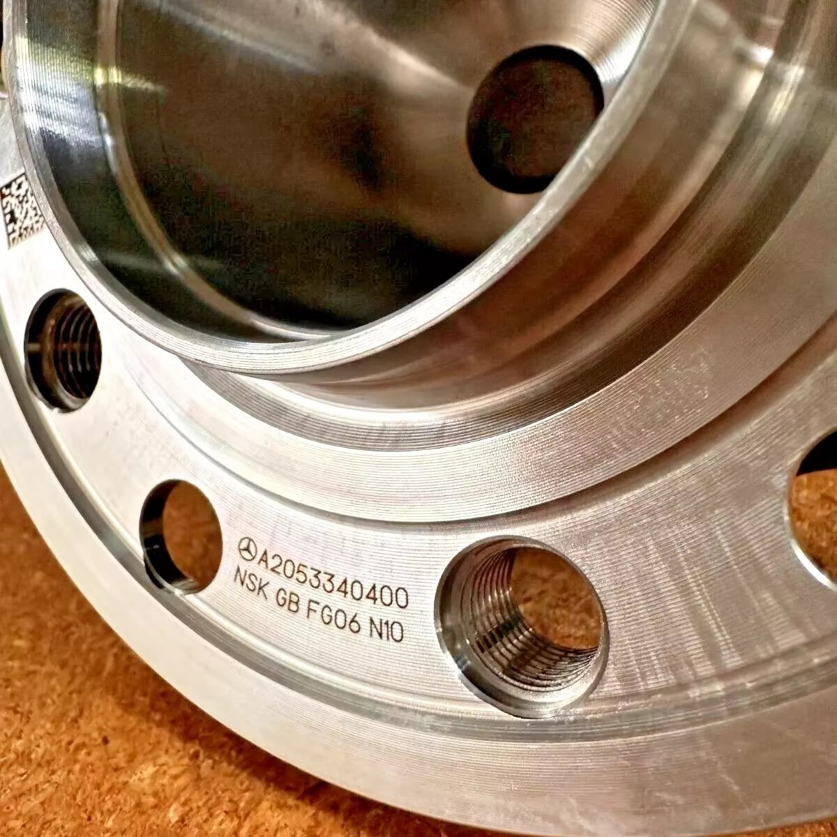 Original Wheel Hub Bearing 2053340400 A2053340400 for Mercedes-Benze CLS Class E C200 C300 E300 E400 W205 W213