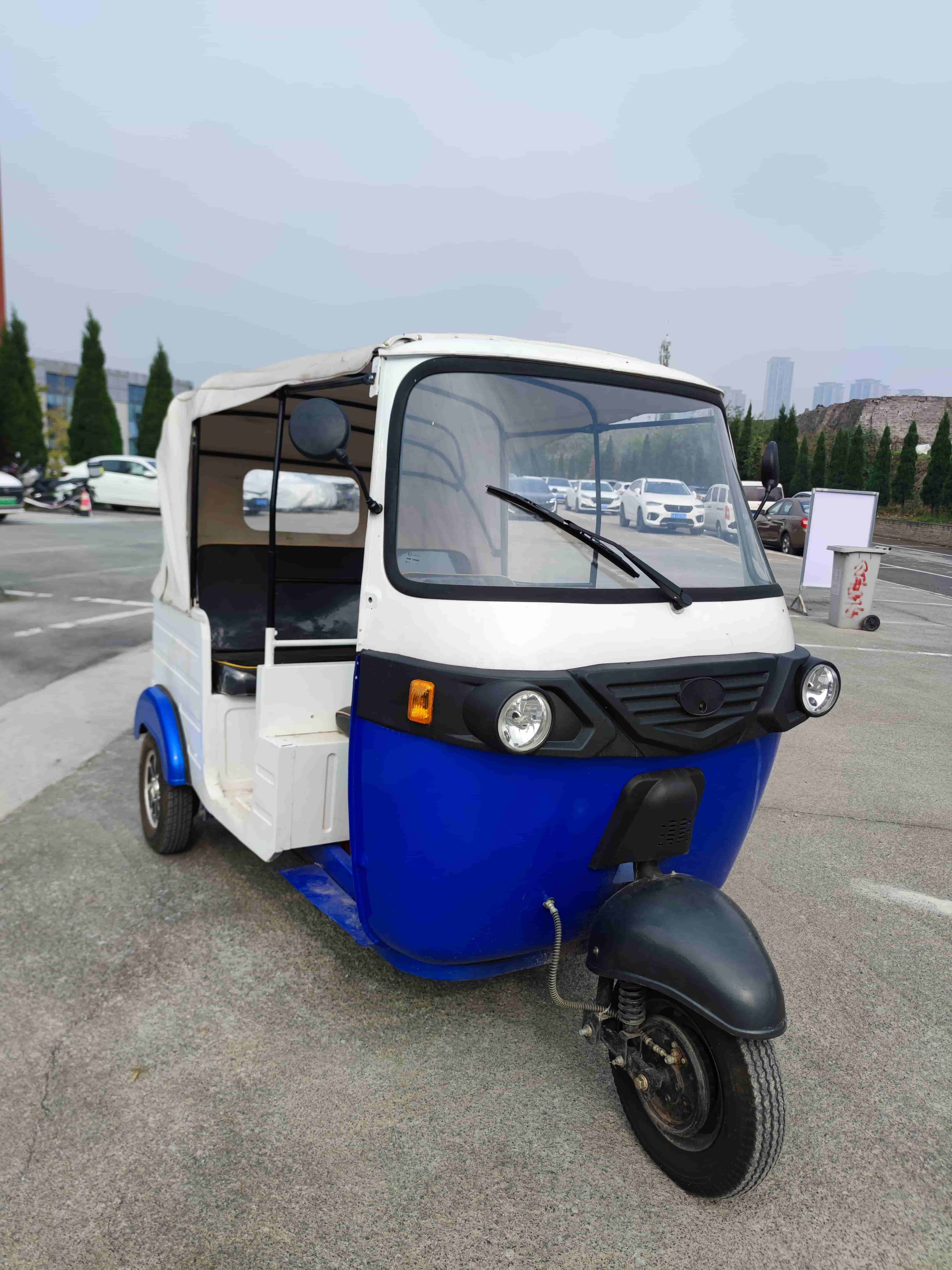 Bajaj Electric Tricycle Cabin Motor Taxi Electric Reverse Trike Motorcycle Cheap Adult Tricycle Passenger High Speed Rickshaw