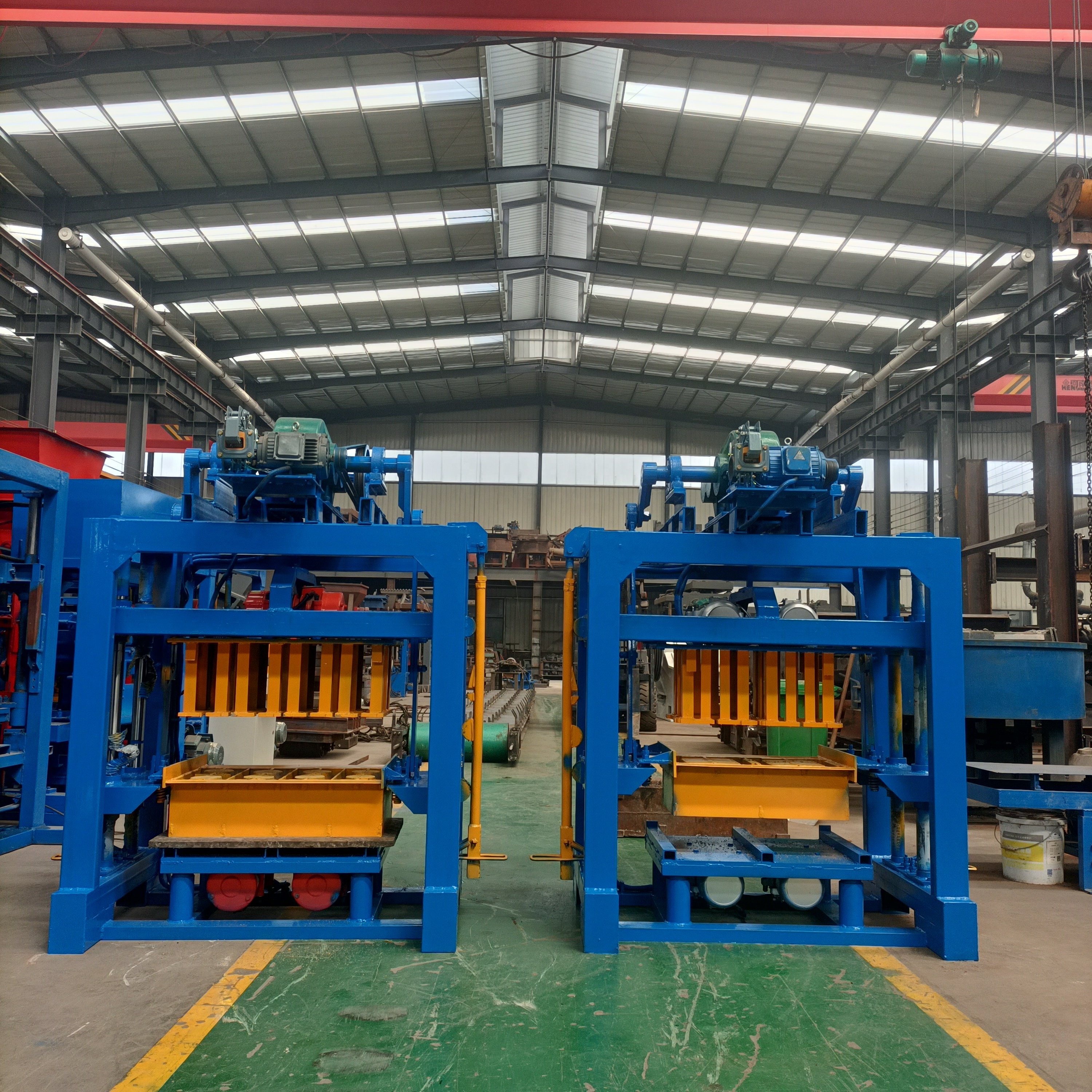 Mobile Semi-automatic Block Making Machine Egg Laying High Strength Qt4-40 Brick Making Machine