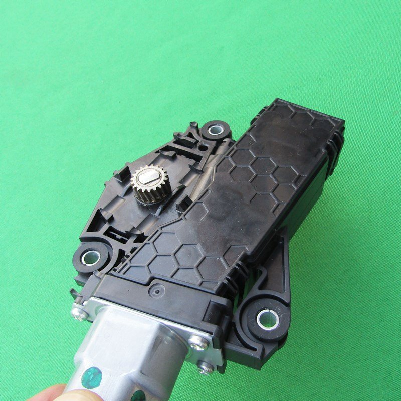 RW1 Sunroof Motor OEM:70450-TNY-E12 70490-TNY-E12 H-onda C-RV 2017-2022 Roof Sunroof Motor :70450-42B-C01 70490-42B-C01