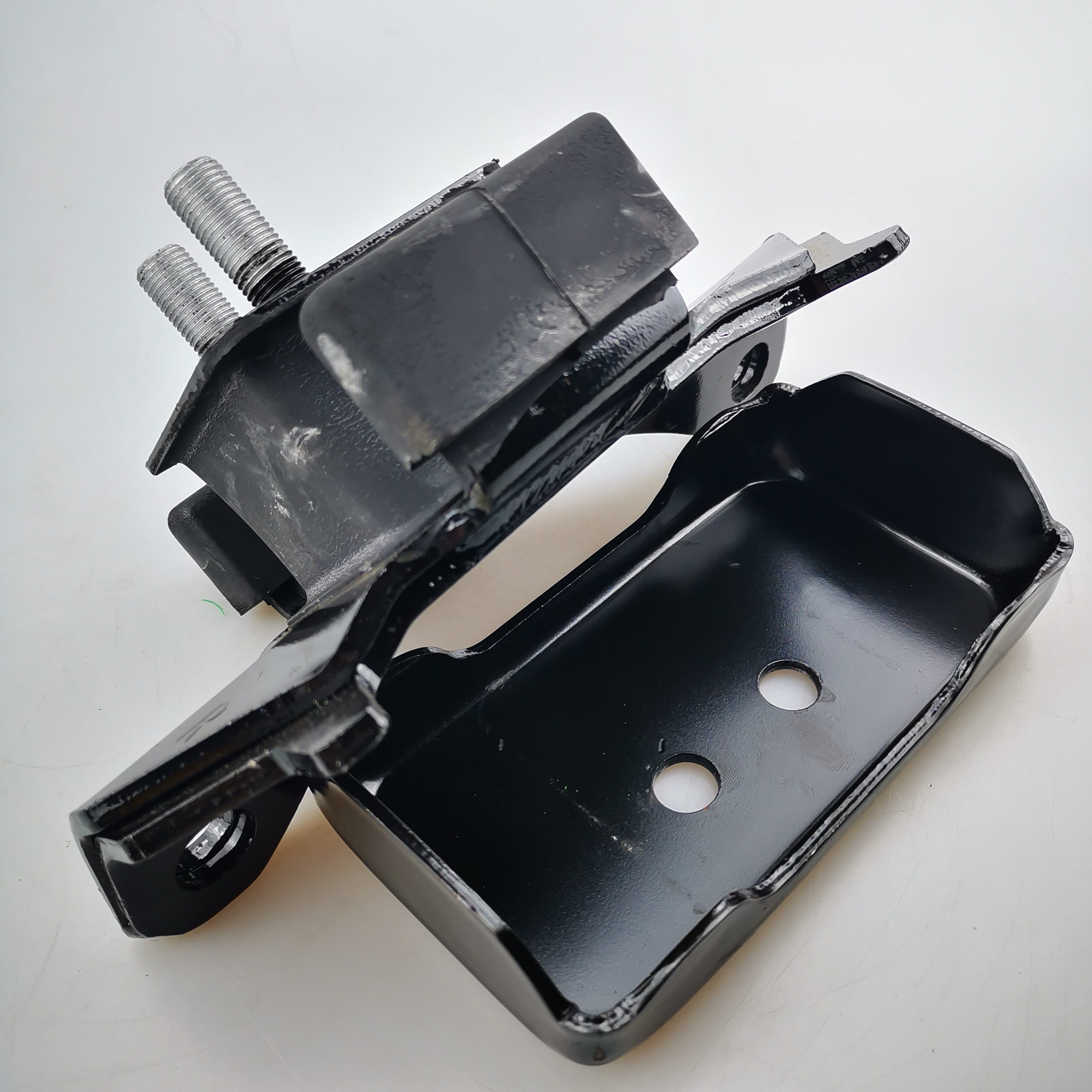 SAIC MAXUS T60 Right Front Engine Mounting C00047862 C00047863