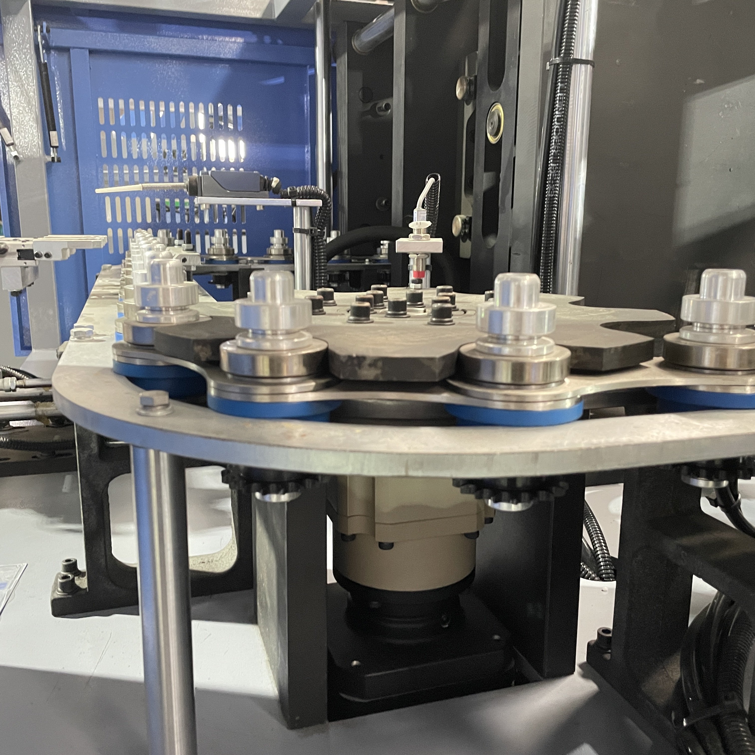Low Price Pet Bottle Blower Auto Blow Molding Machine Bottle