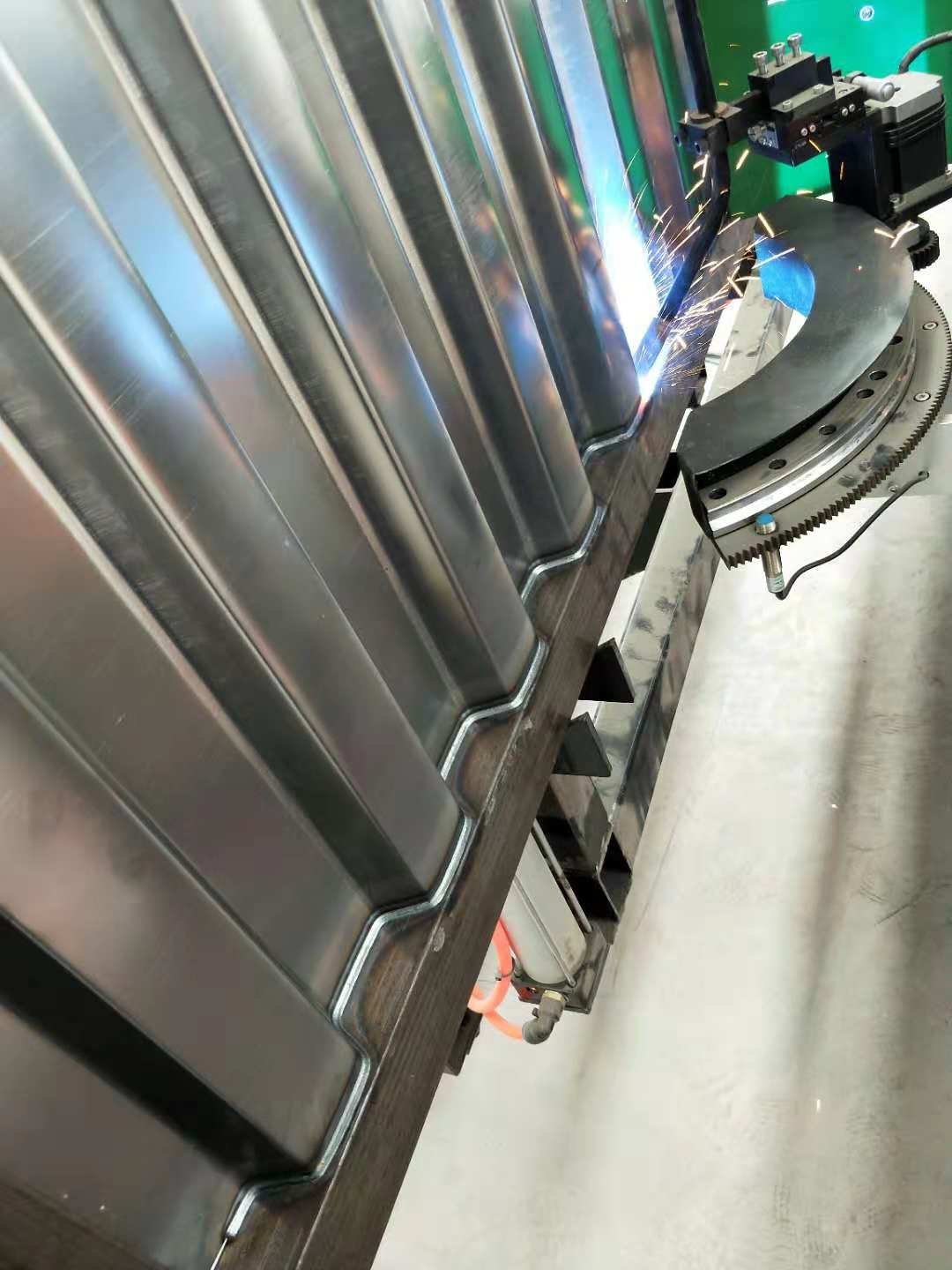 High Quality Semi Trailer Side Wall Semi Auto Welding Corrugated Plate Welding Machine