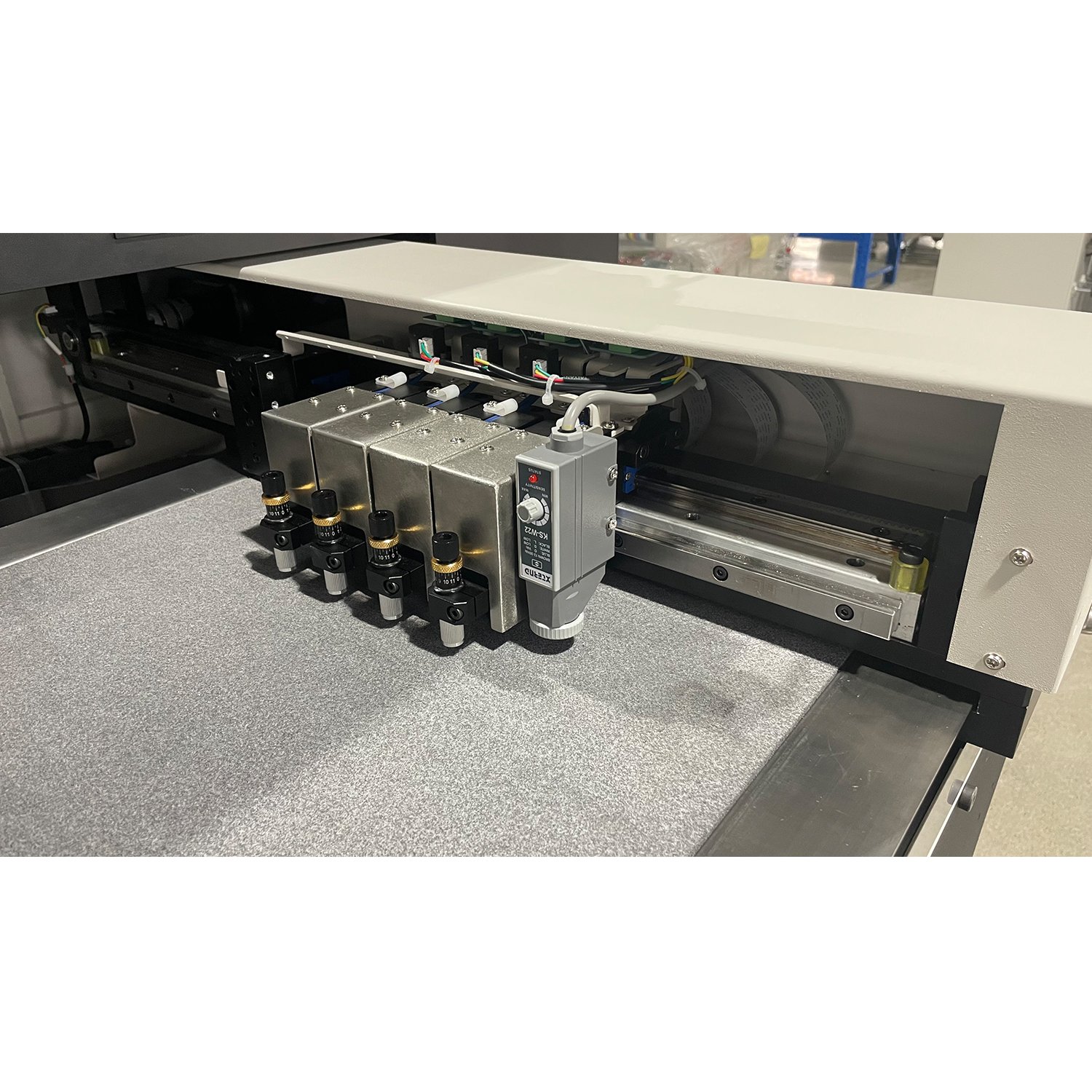 Automatic Digital Adhesive Sticker Label Dominator Die Cut Machines Slitter Rewinder Barcode Laser Label Die Cutting Machine