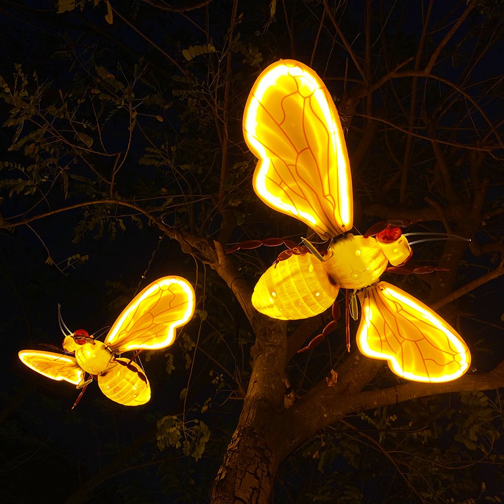 Vibrant Unique Realistic Yellow Dynamic Bee Ant Led Decorative Outdoor Light Decorations Ramadan Garden for Christmas Holiday
