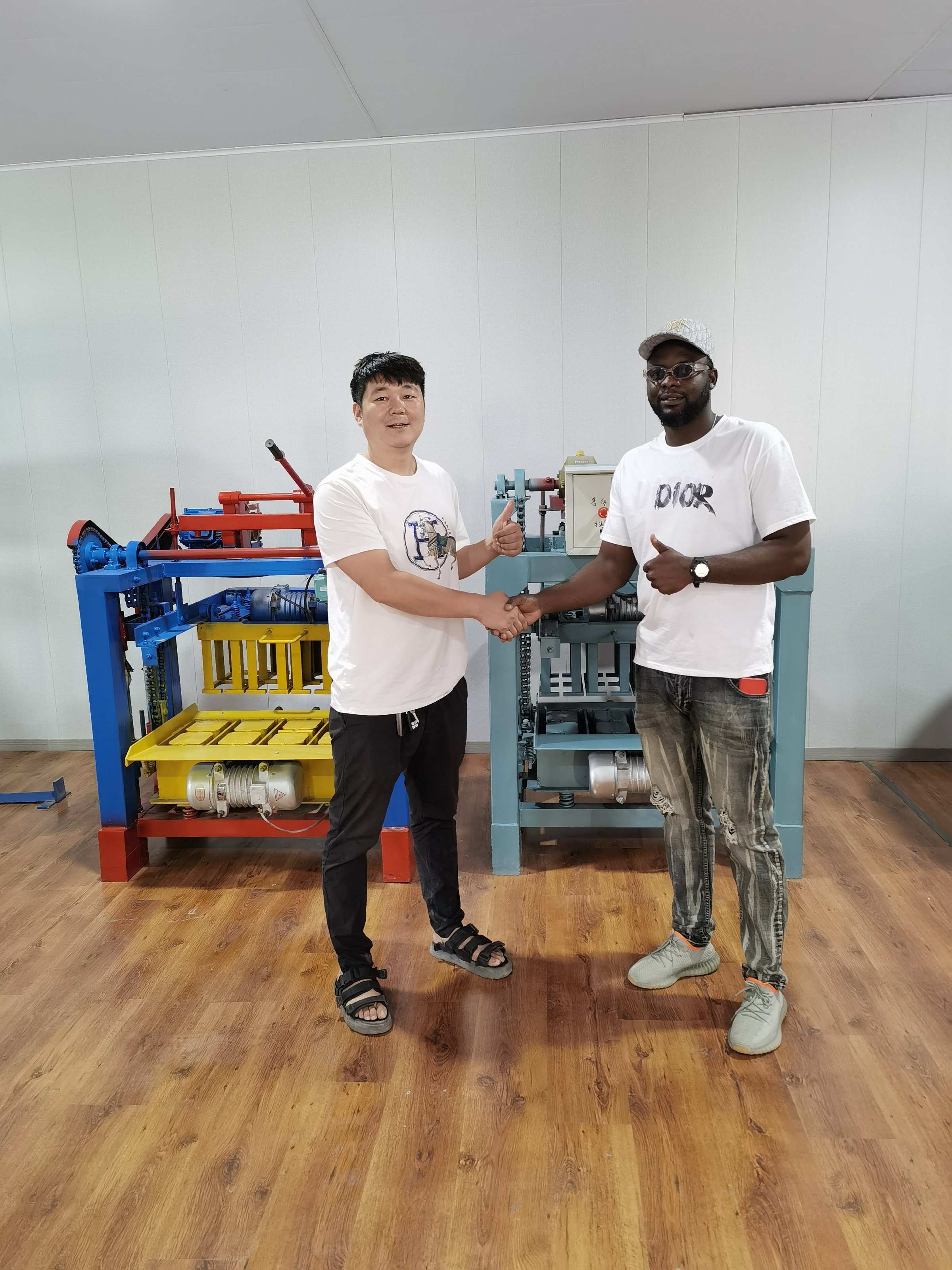 Source Manufacturer 4-35 Hollow Block Molding Machine with High Sales Uganda Purchase Semi-automatic Brick Making Machine