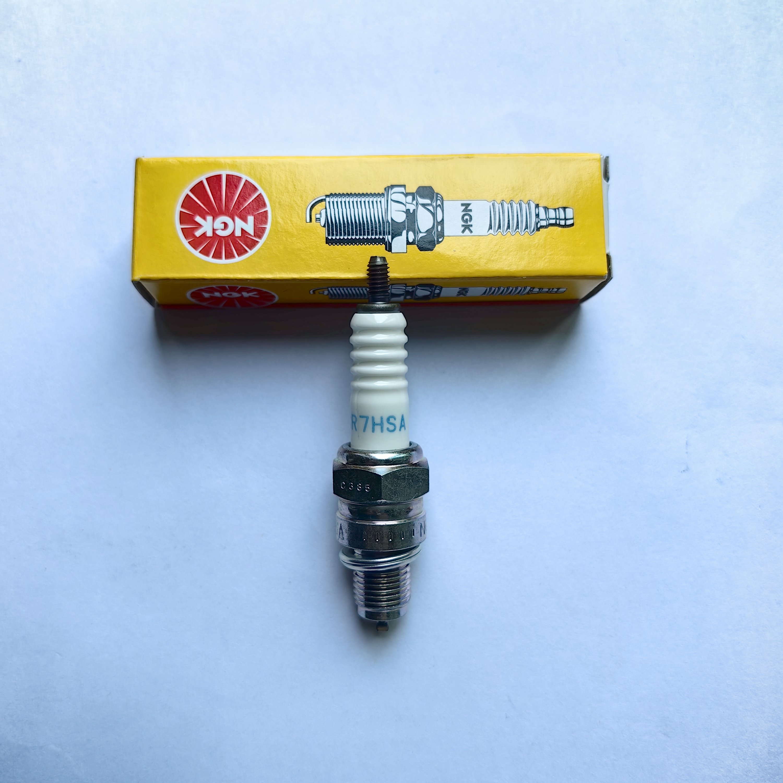 Original NGK Bujia Motor Ignition Spark Plugs CR7HSA for Honda CRF100F/SCV100 Lead/XR100R/EX 100CC Model CBR New Condition
