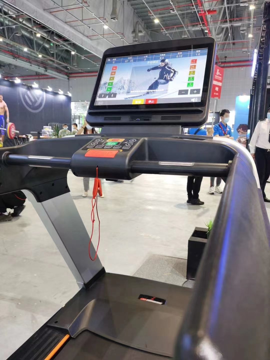 Running Machine Aerobic Equipment Heavy Stuidio Commercial Treadmill with Lcd Screen